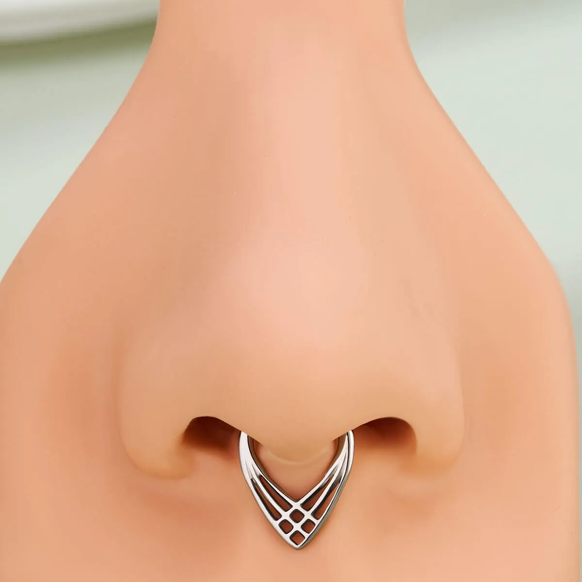 16G Symmetric Geometry Hinged Segment Septum Ring