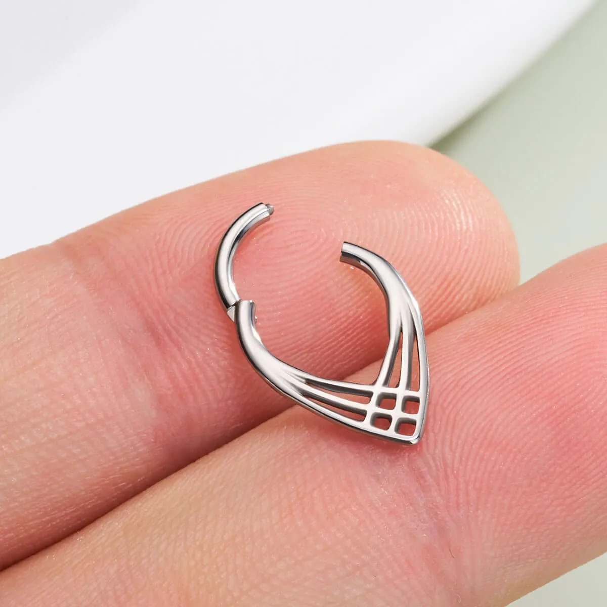 16G Symmetric Geometry Hinged Segment Septum Ring