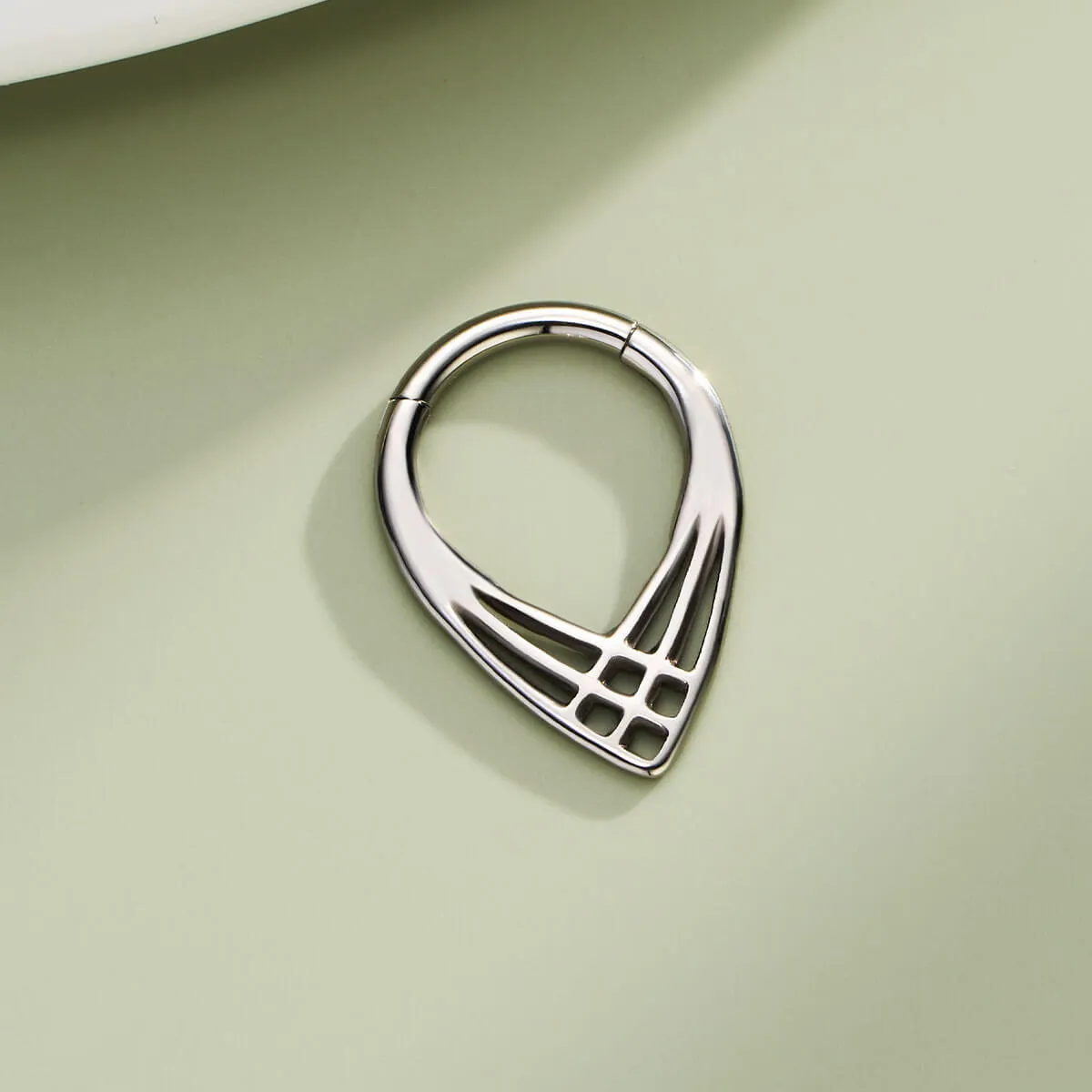 16G Symmetric Geometry Hinged Segment Septum Ring