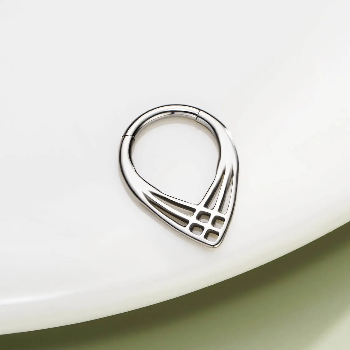 16G Symmetric Geometry Hinged Segment Septum Ring