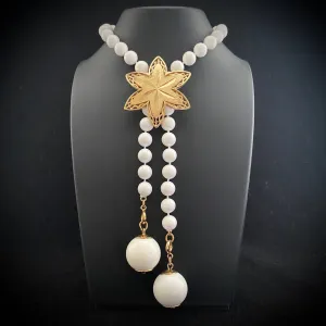 1975 Sarah Coventry White Charmer Necklace
