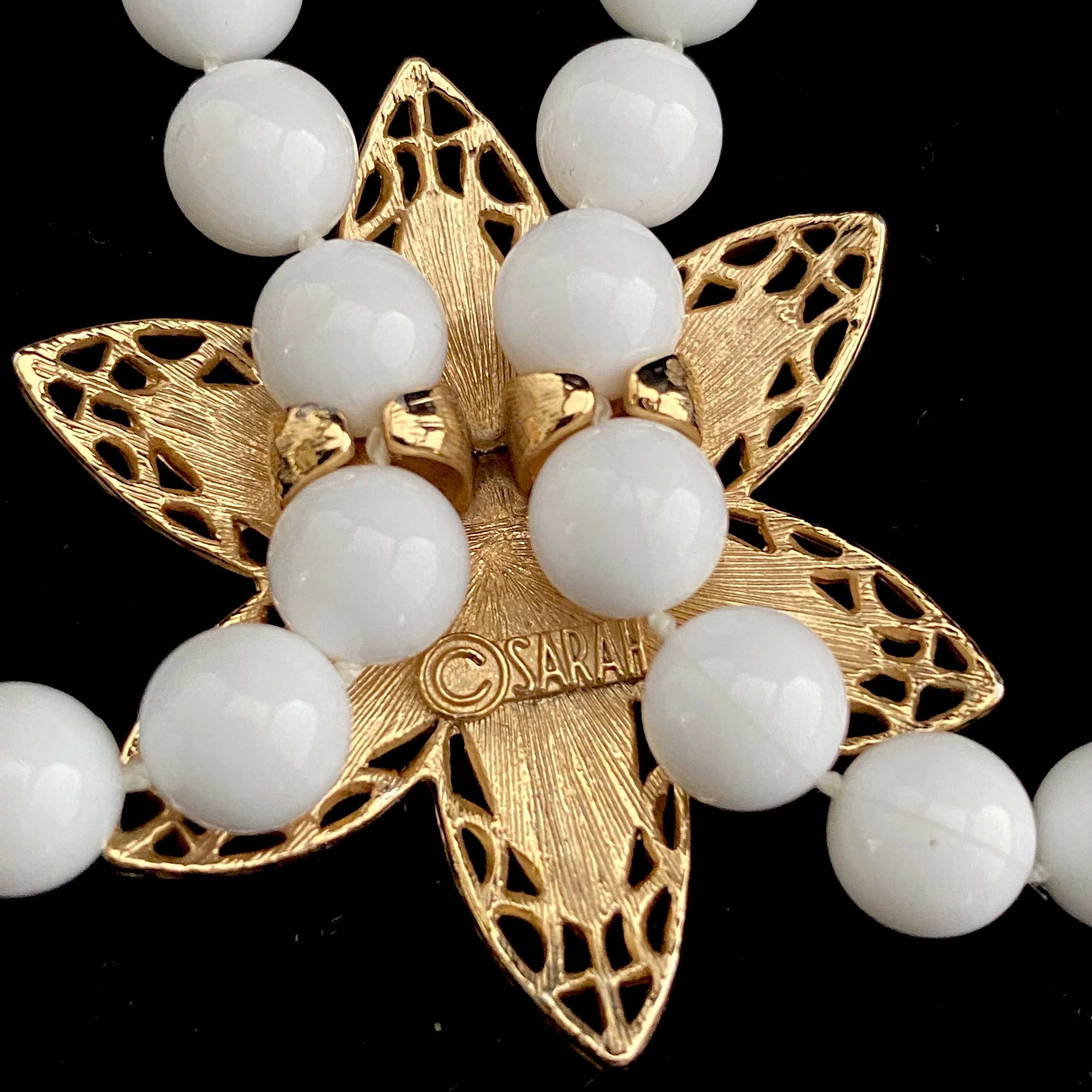 1975 Sarah Coventry White Charmer Necklace