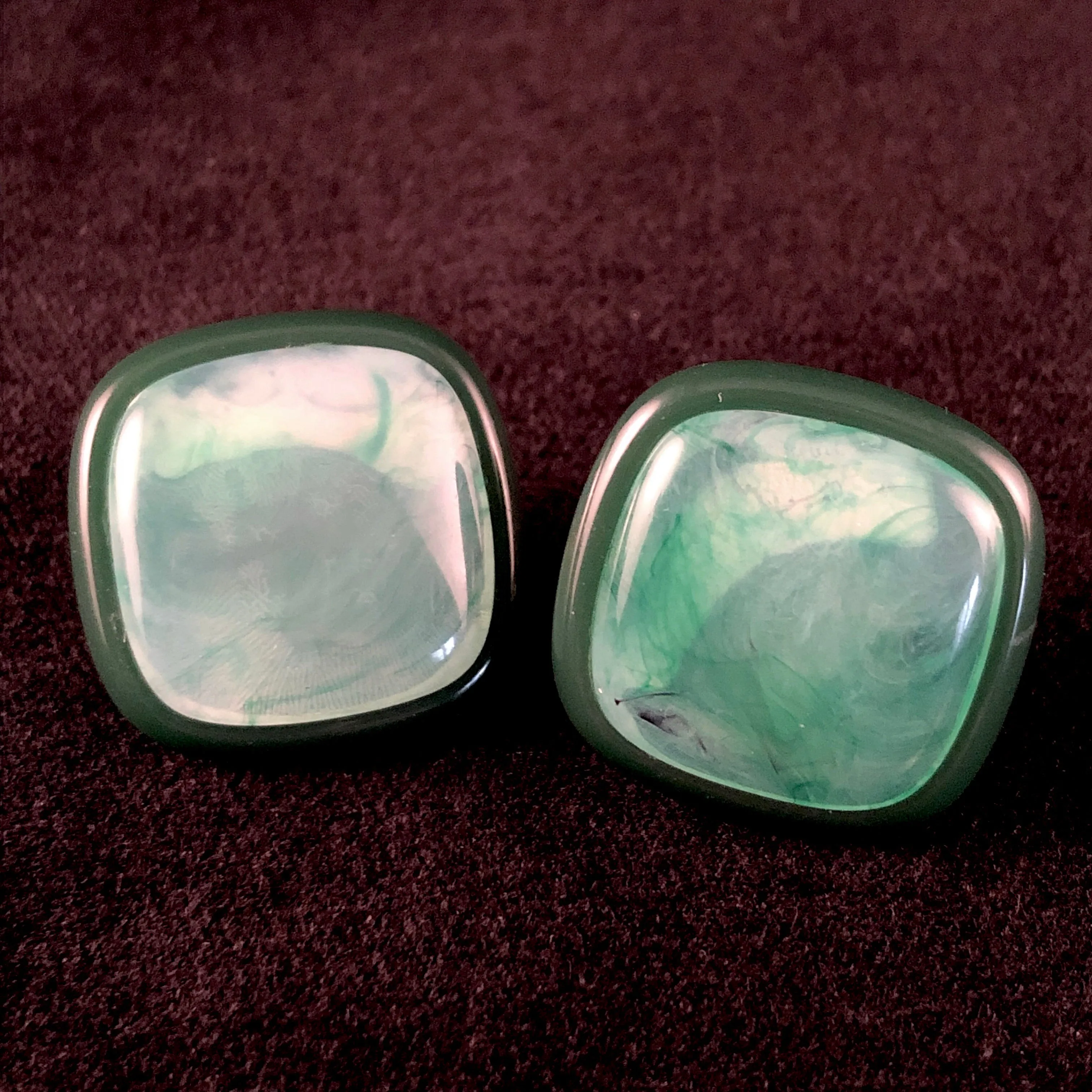 1986 Avon Polished Spectrum Green Earrings