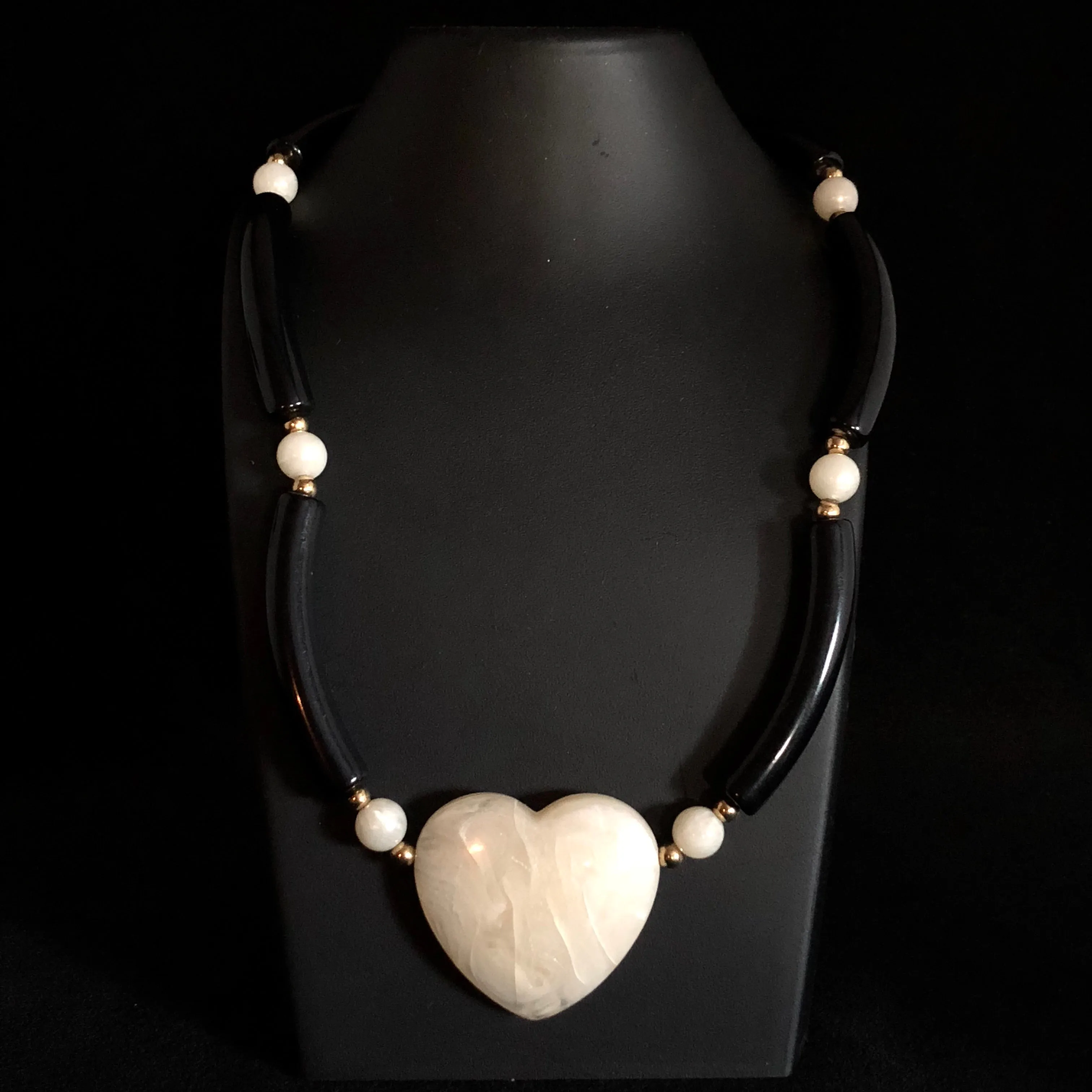 1988 Avon Modern Heart Necklace