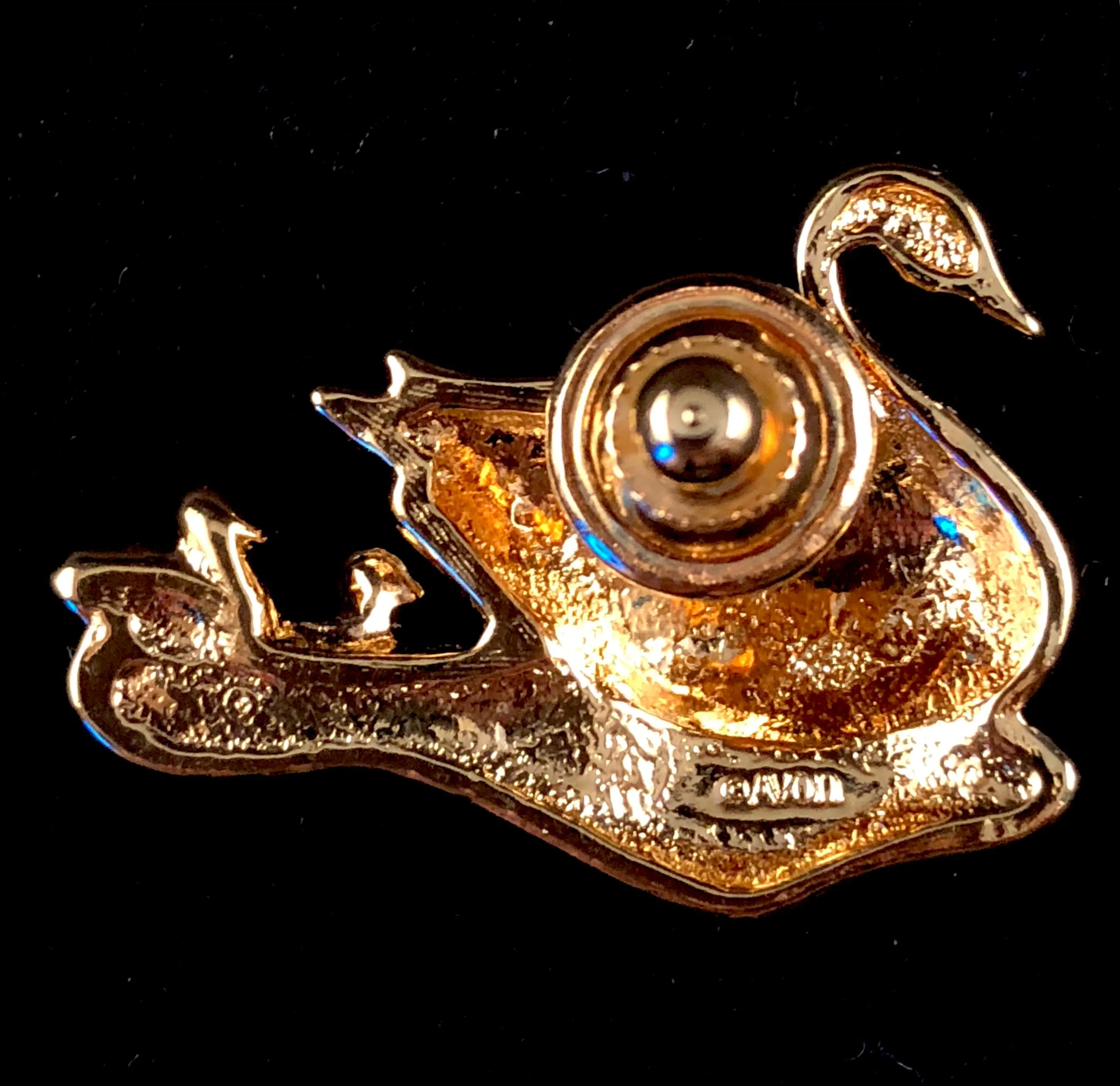 1993 Avon Precious Love Swan Pin
