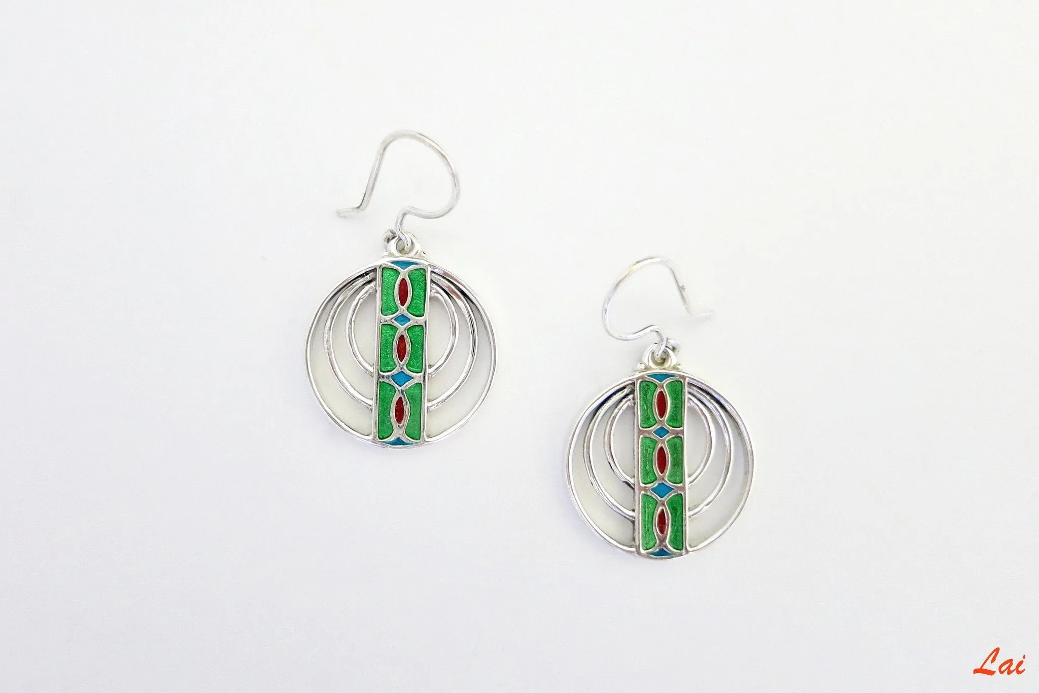 Chic and artistic, concentric circle enamel earrings