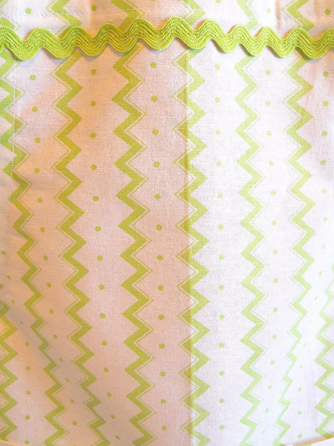 Girl's Chevron and Polka Dot Apron in Lime Green in 5-6