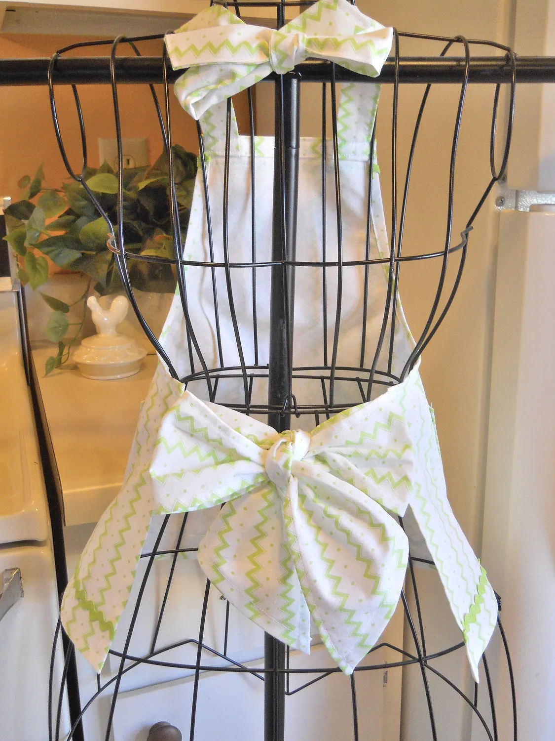 Girl's Chevron and Polka Dot Apron in Lime Green in 5-6