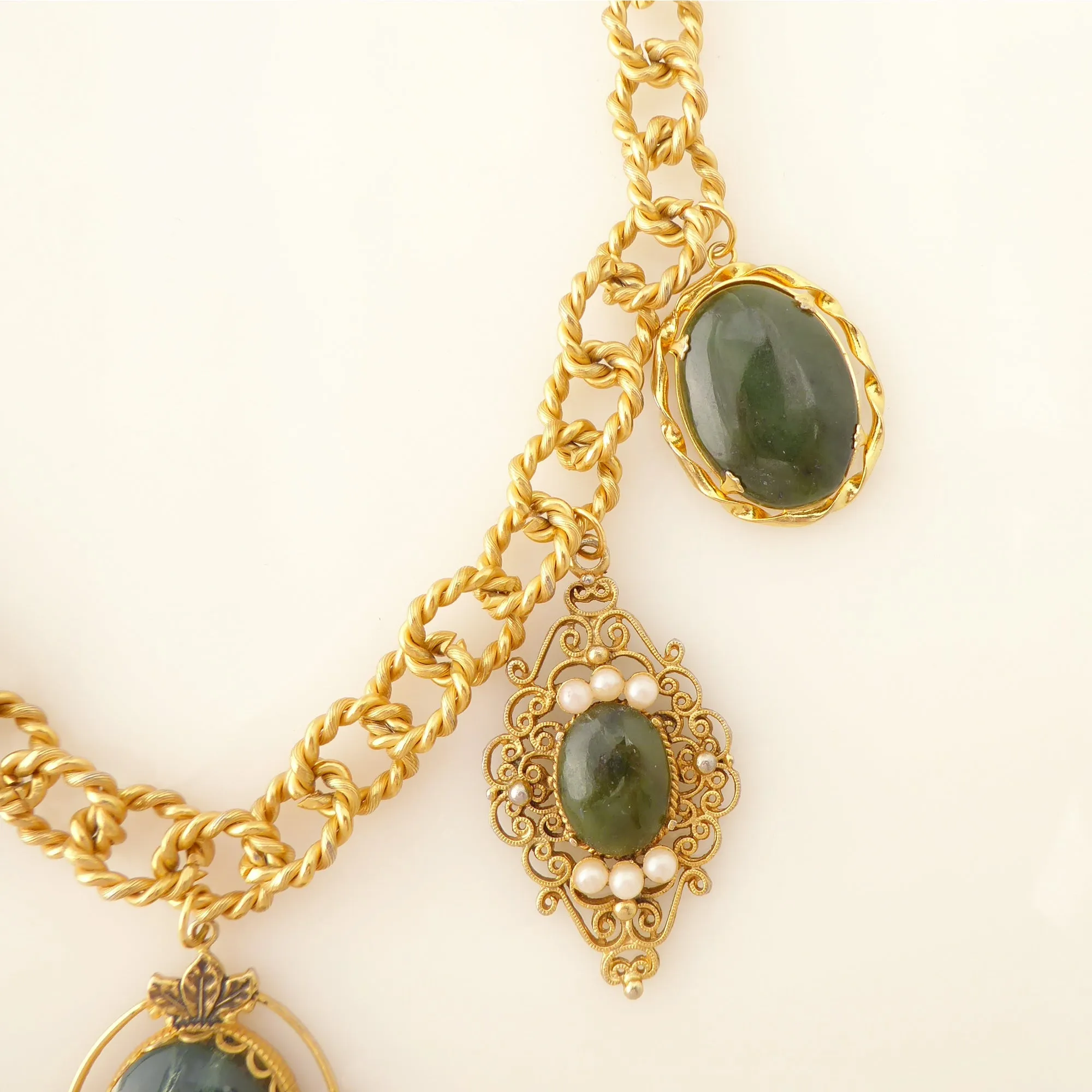 Green aventurine vintage necklace