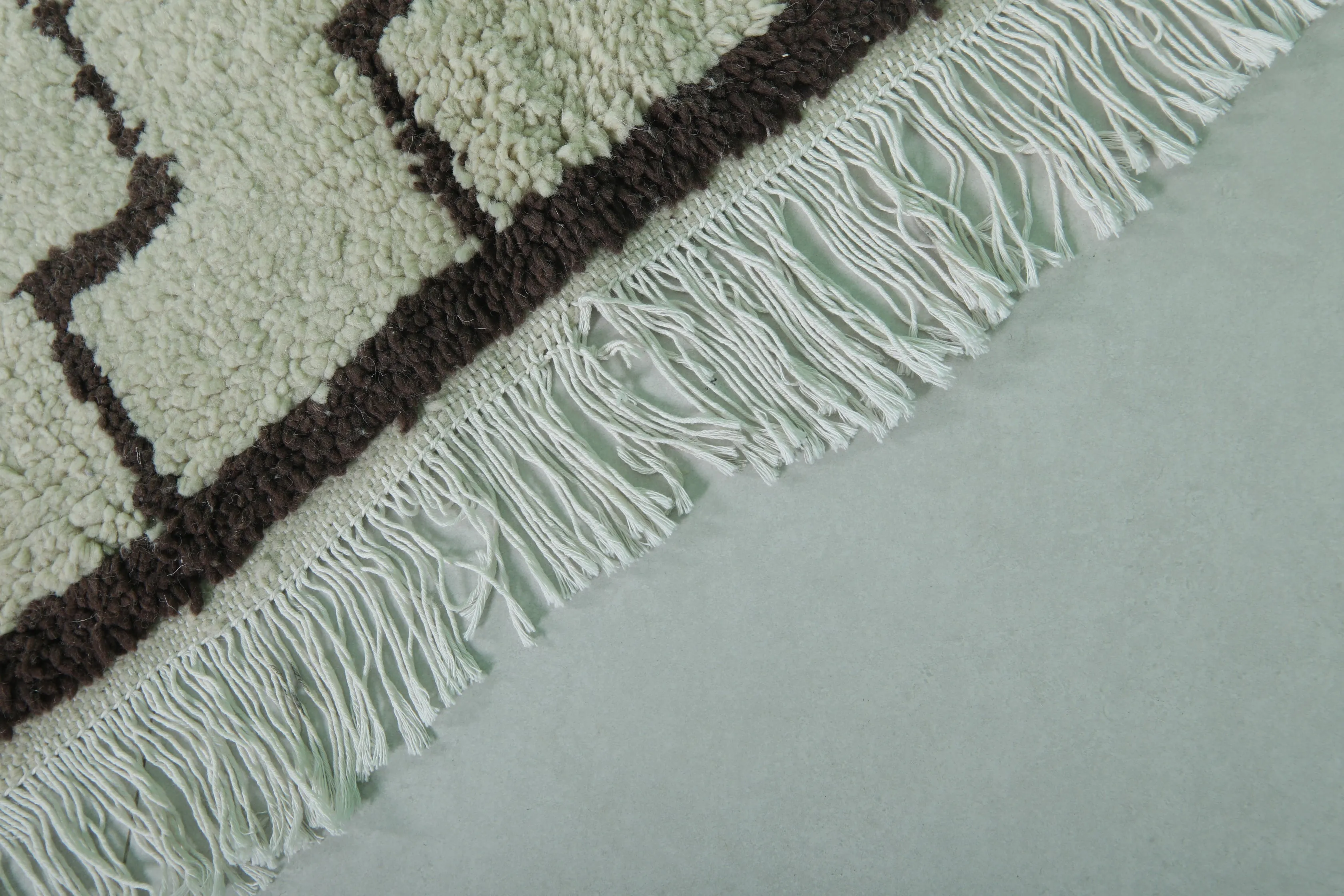 Handmade Berber Rug 5.5 x 7.7 ft – Minimalist Moroccan Wool Carpet