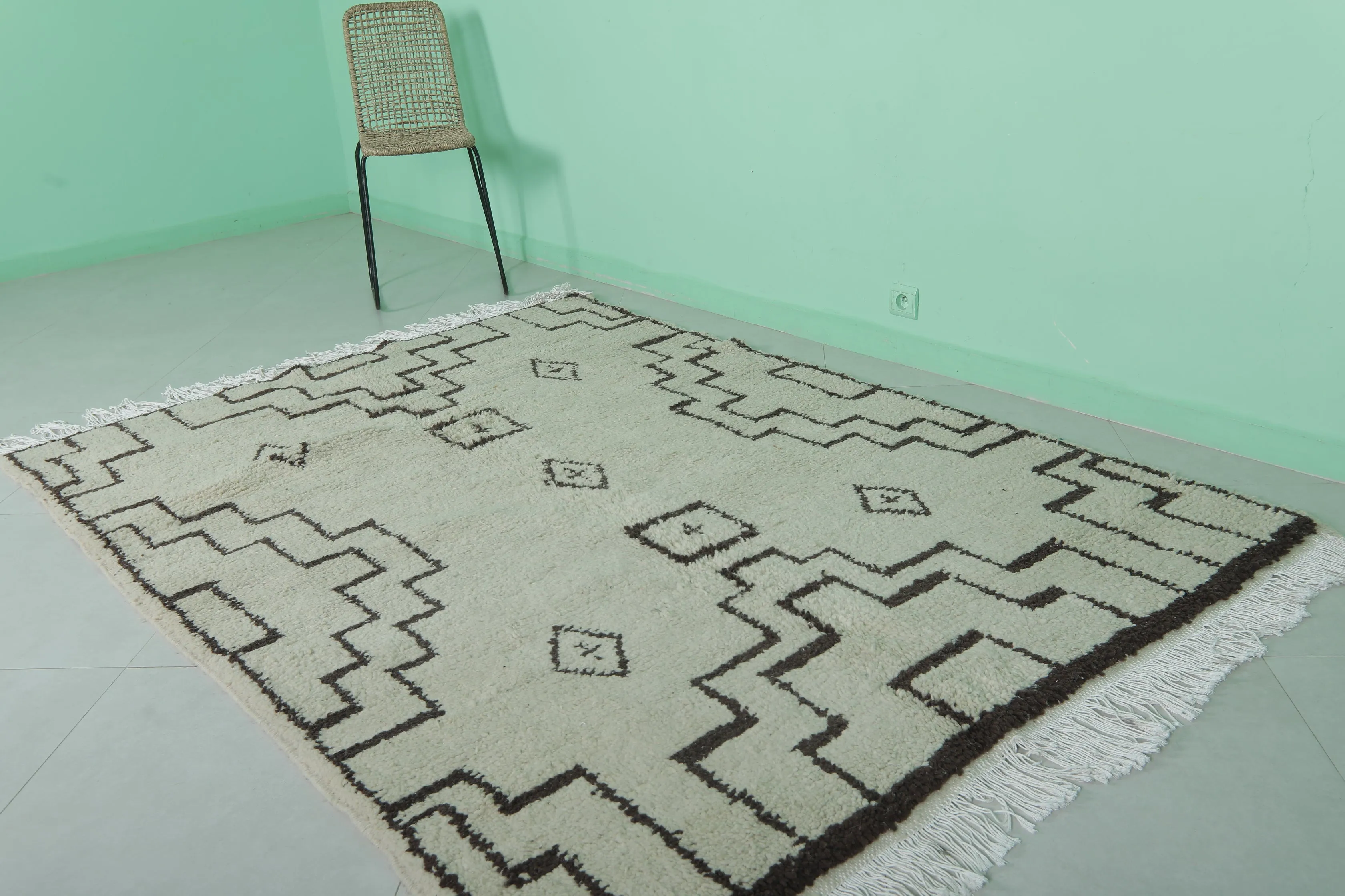 Handmade Berber Rug 5.5 x 7.7 ft – Minimalist Moroccan Wool Carpet