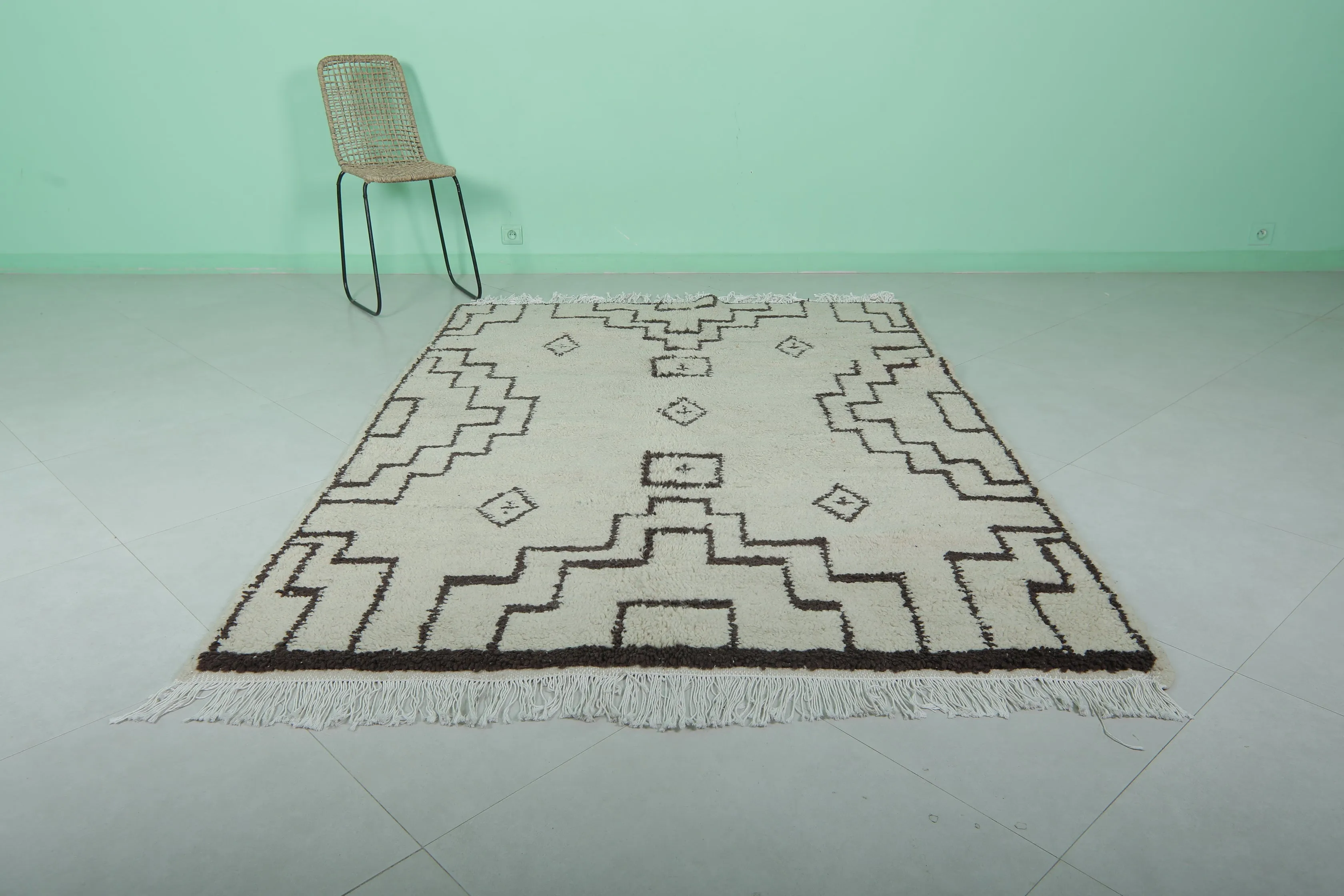 Handmade Berber Rug 5.5 x 7.7 ft – Minimalist Moroccan Wool Carpet