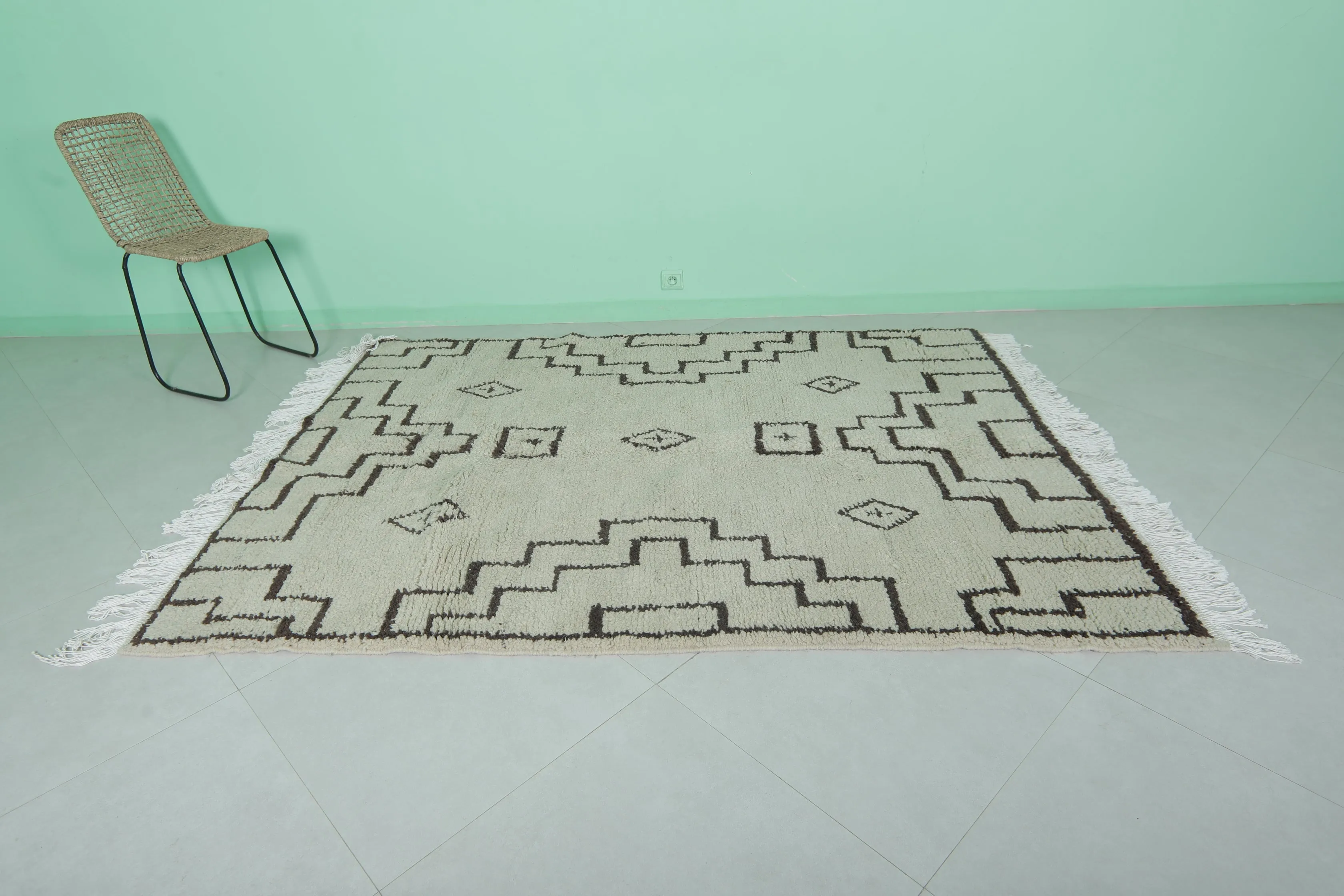 Handmade Berber Rug 5.5 x 7.7 ft – Minimalist Moroccan Wool Carpet