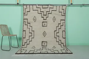Handmade Berber Rug 5.5 x 7.7 ft – Minimalist Moroccan Wool Carpet