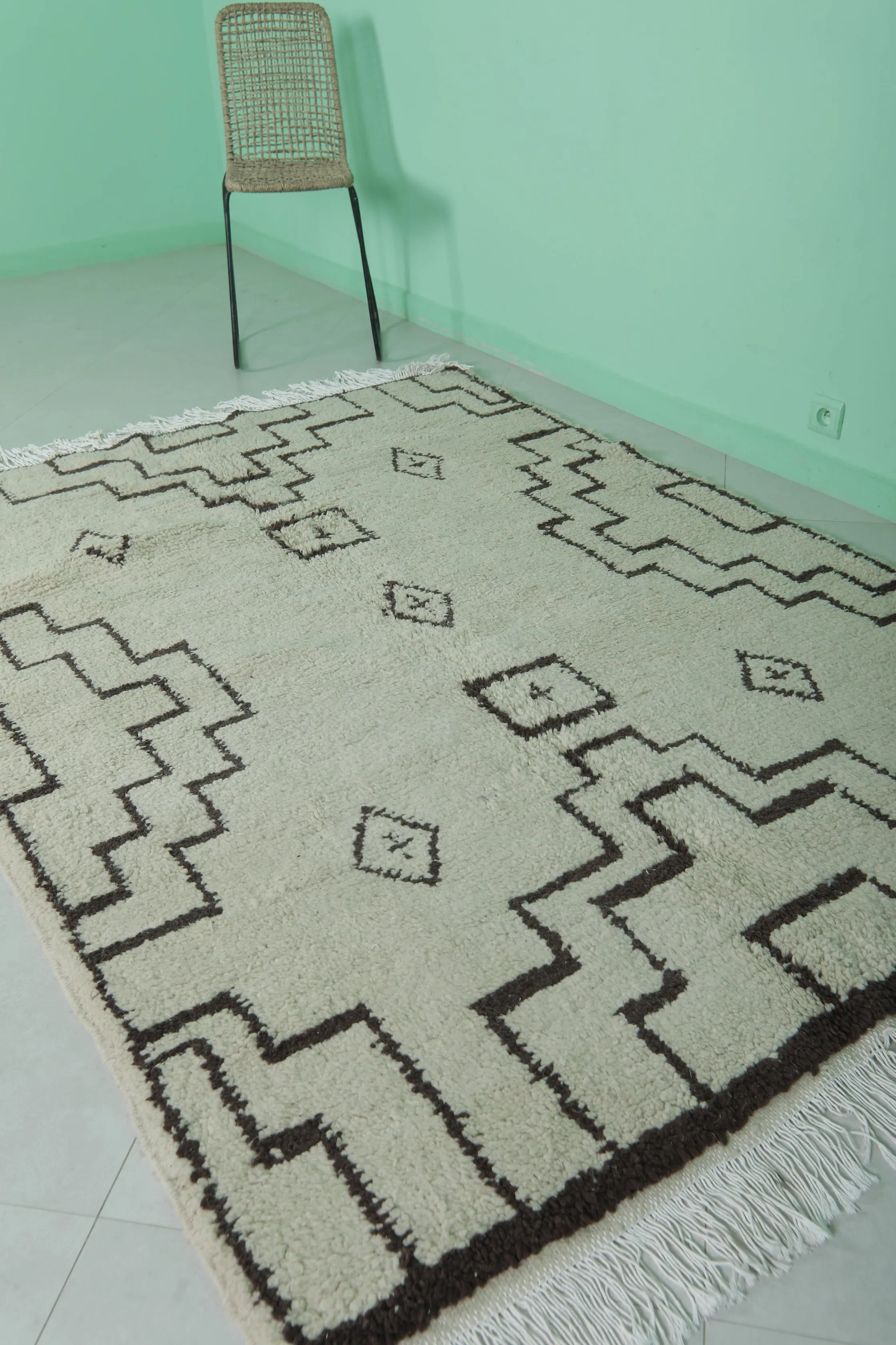 Handmade Berber Rug 5.5 x 7.7 ft – Minimalist Moroccan Wool Carpet