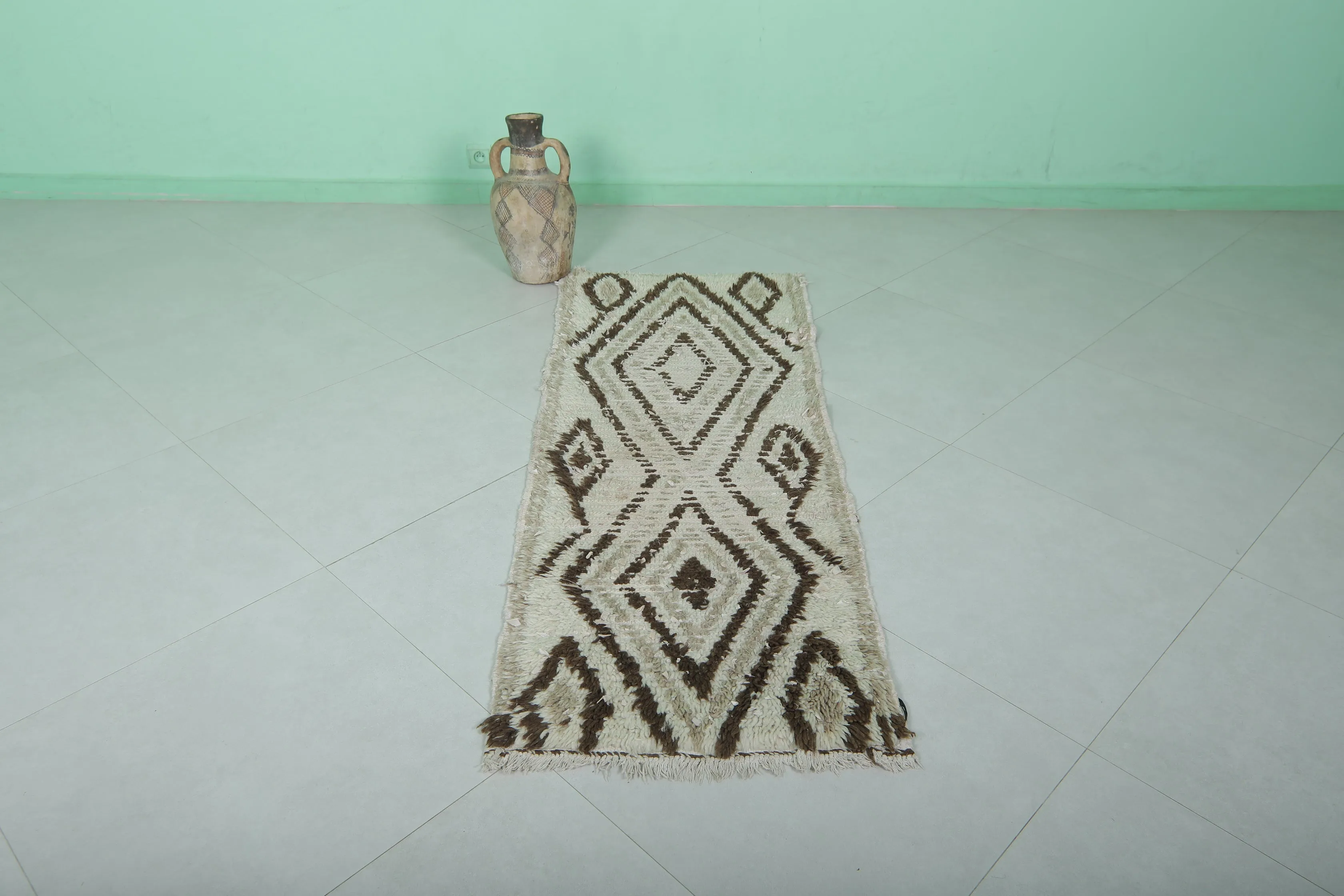 Handmade Berber Rug – Geometric Diamond Pattern 2.1 x 5.8 ft