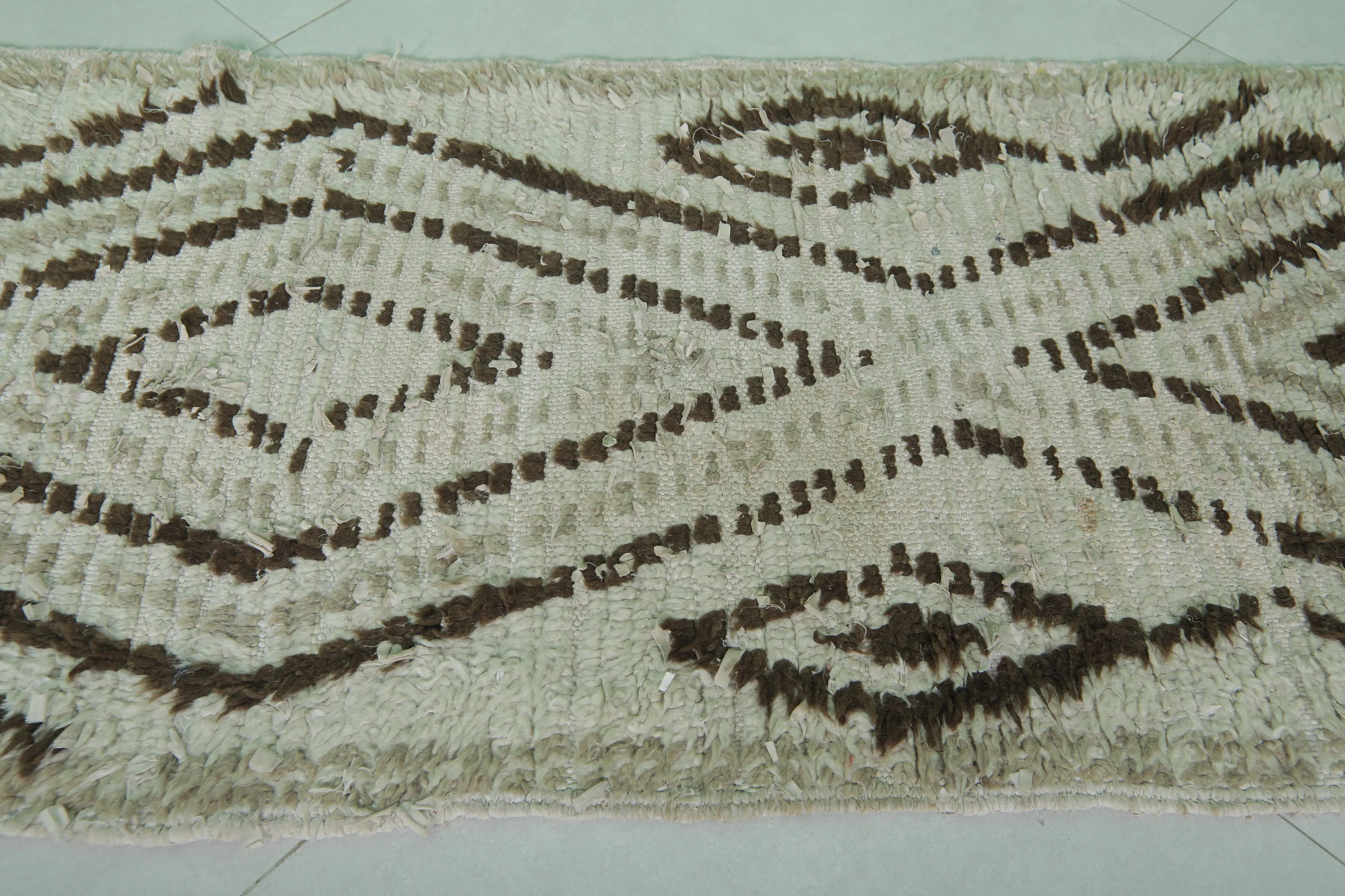 Handmade Berber Rug – Geometric Diamond Pattern 2.1 x 5.8 ft