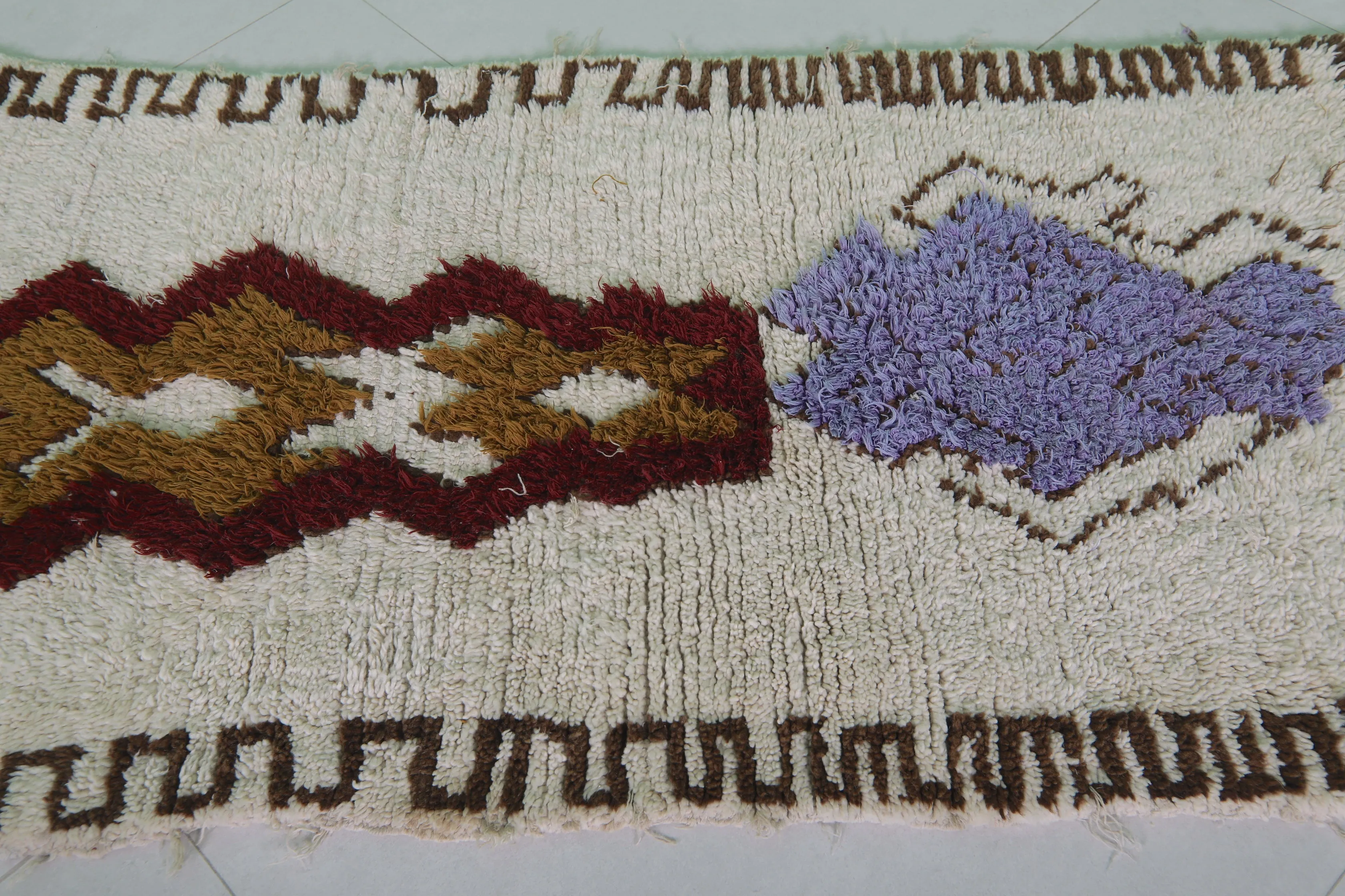 Handwoven Moroccan Rug – Bold Tribal Design 2.3 x 4.7 FT