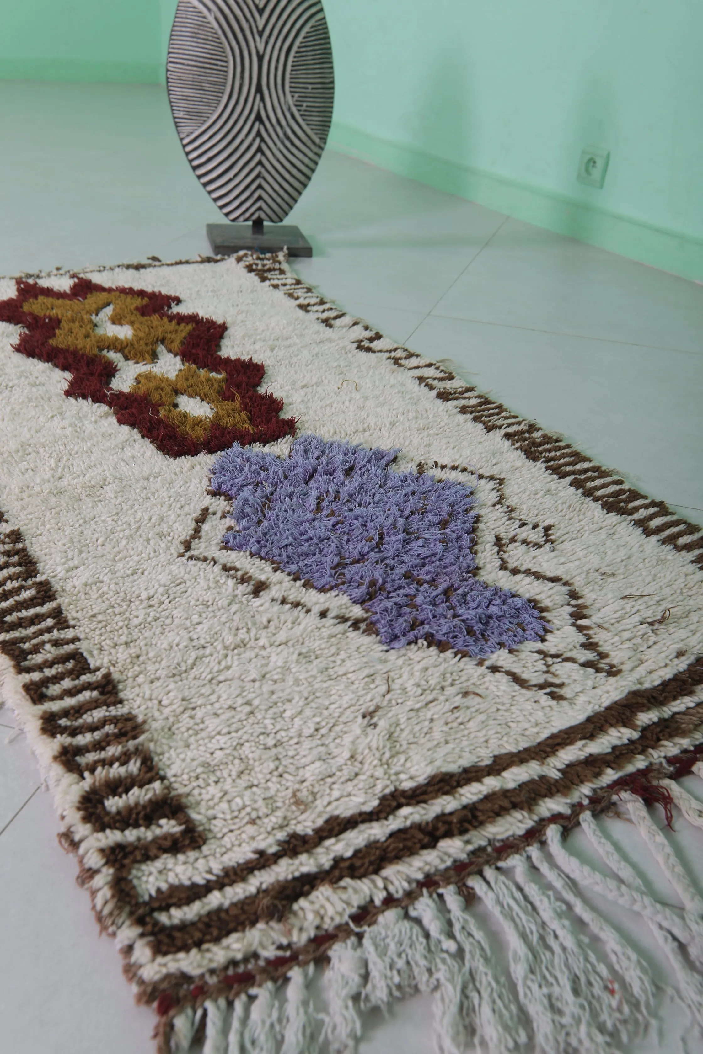 Handwoven Moroccan Rug – Bold Tribal Design 2.3 x 4.7 FT
