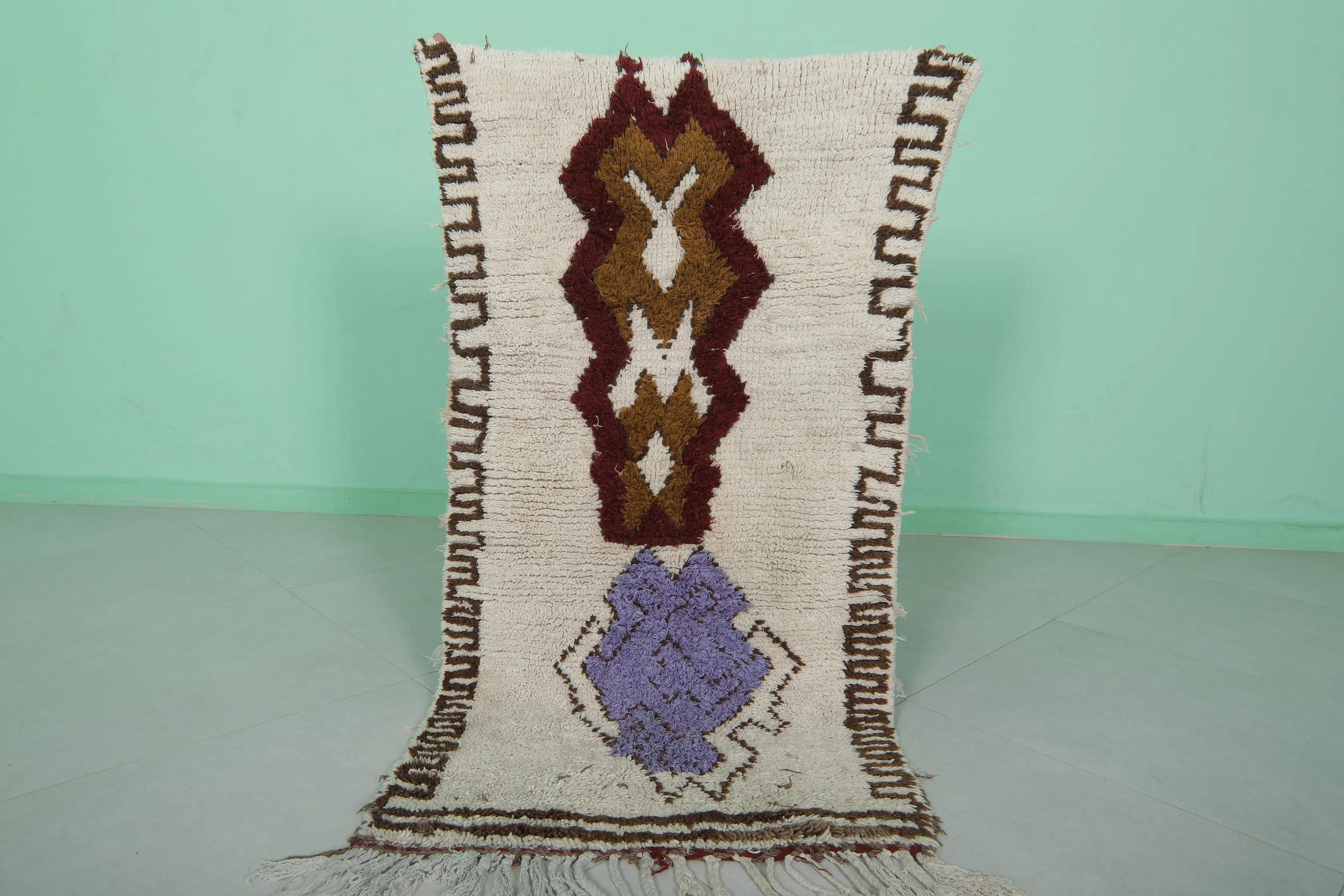Handwoven Moroccan Rug – Bold Tribal Design 2.3 x 4.7 FT