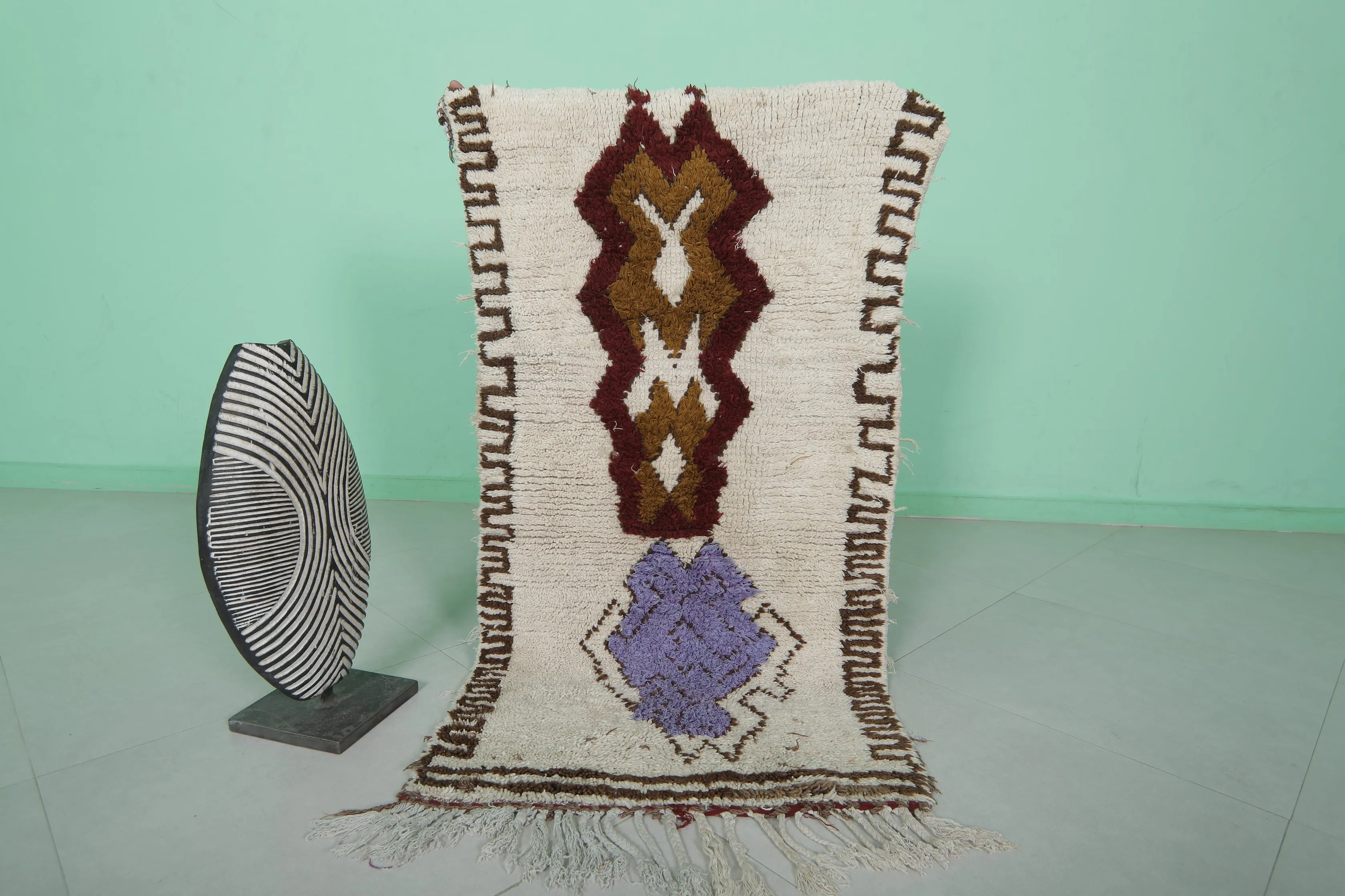 Handwoven Moroccan Rug – Bold Tribal Design 2.3 x 4.7 FT