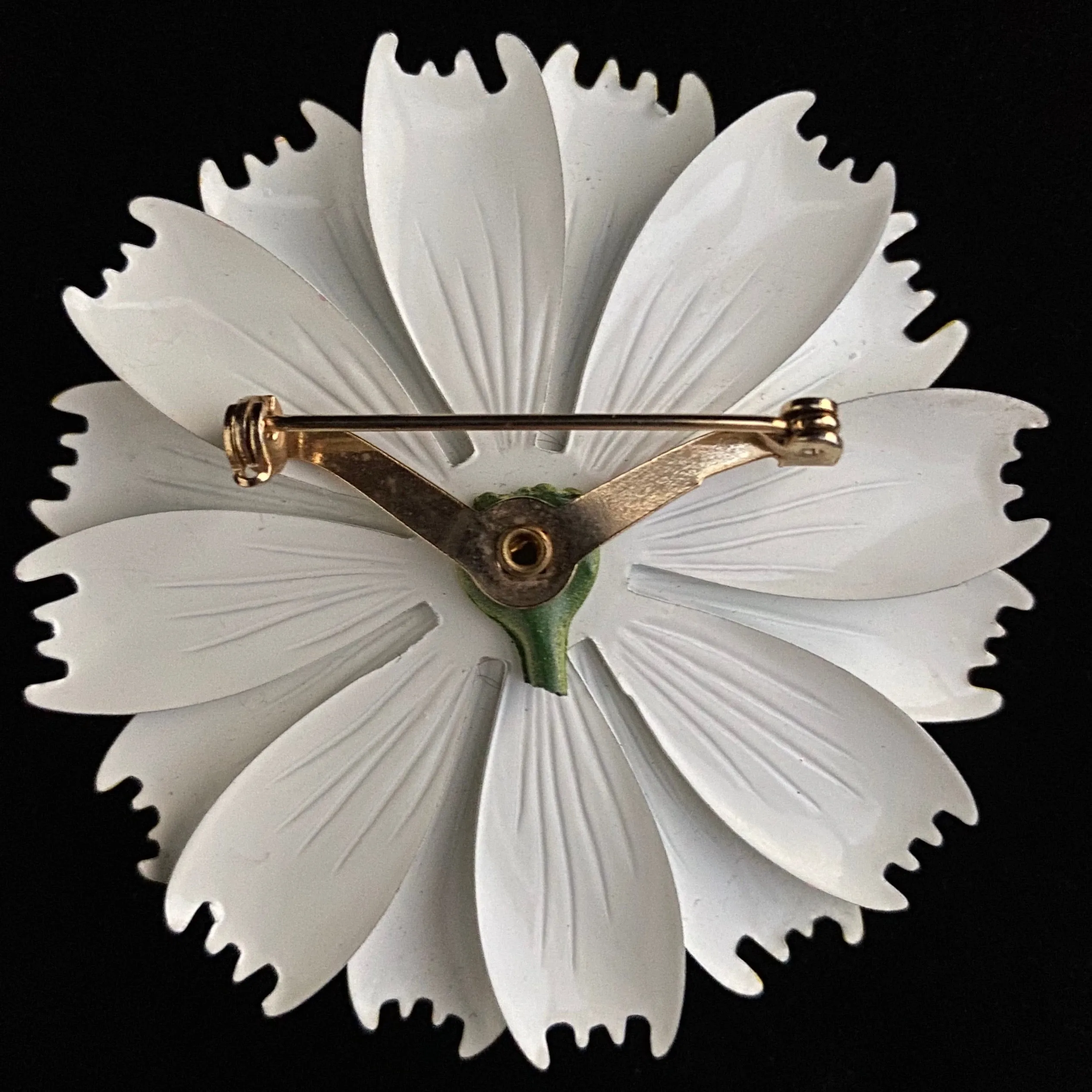 Late 60s/ Early 70s Daisy Enamel Brooch