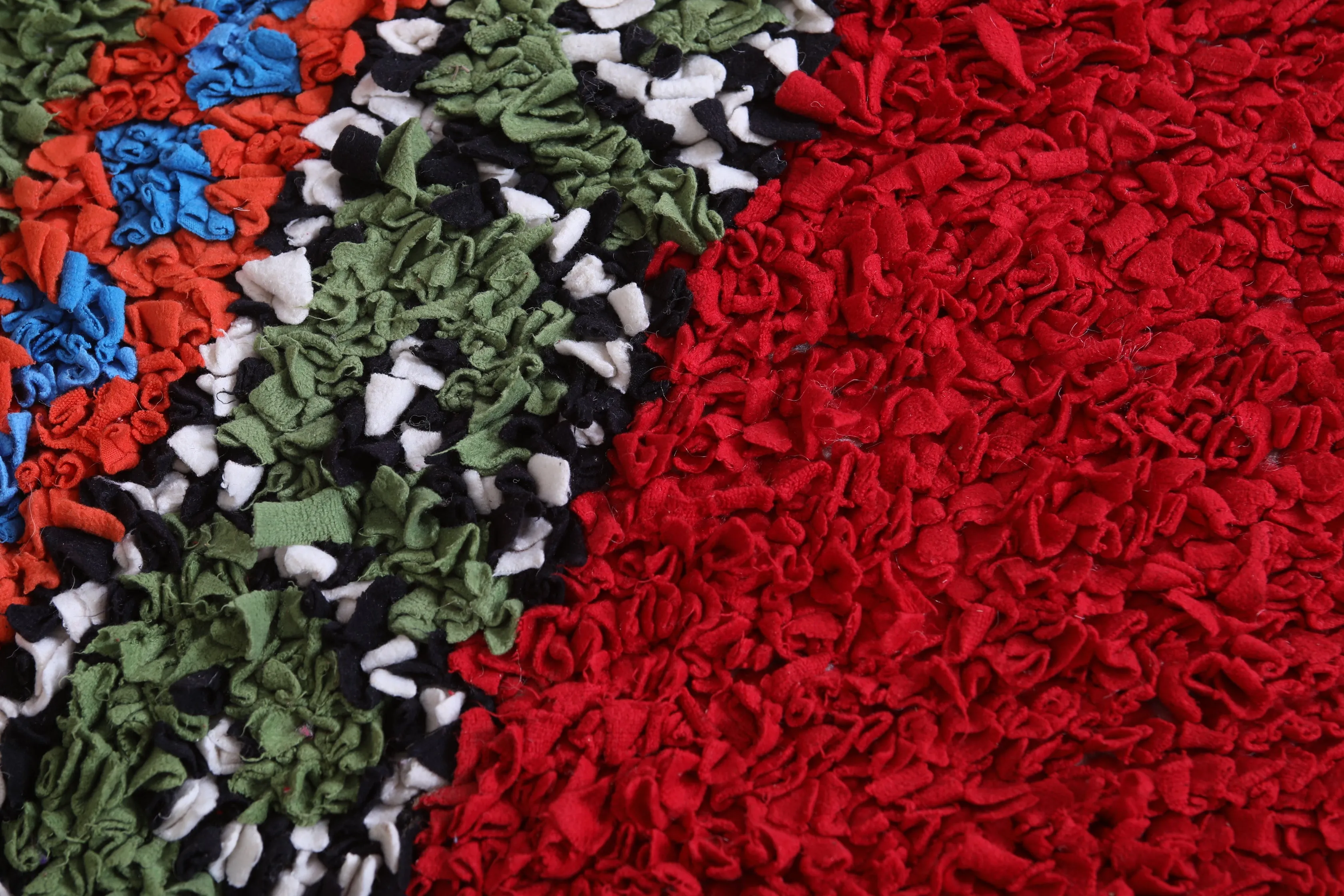 Moroccan Berber Rug – Bold Red with Central Diamond 5 x 7.8 ft