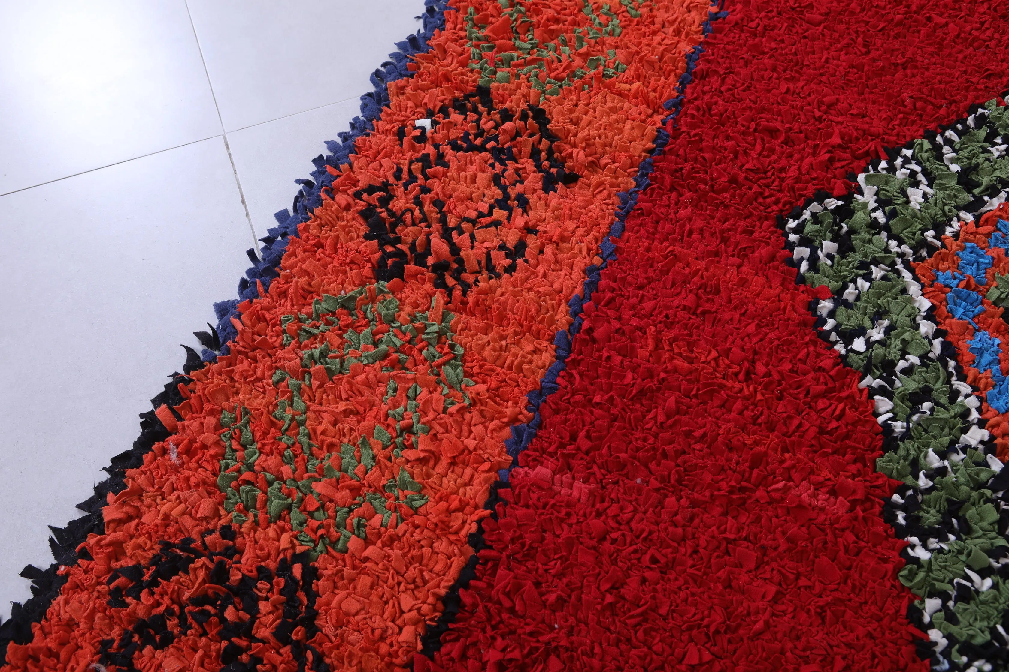 Moroccan Berber Rug – Bold Red with Central Diamond 5 x 7.8 ft