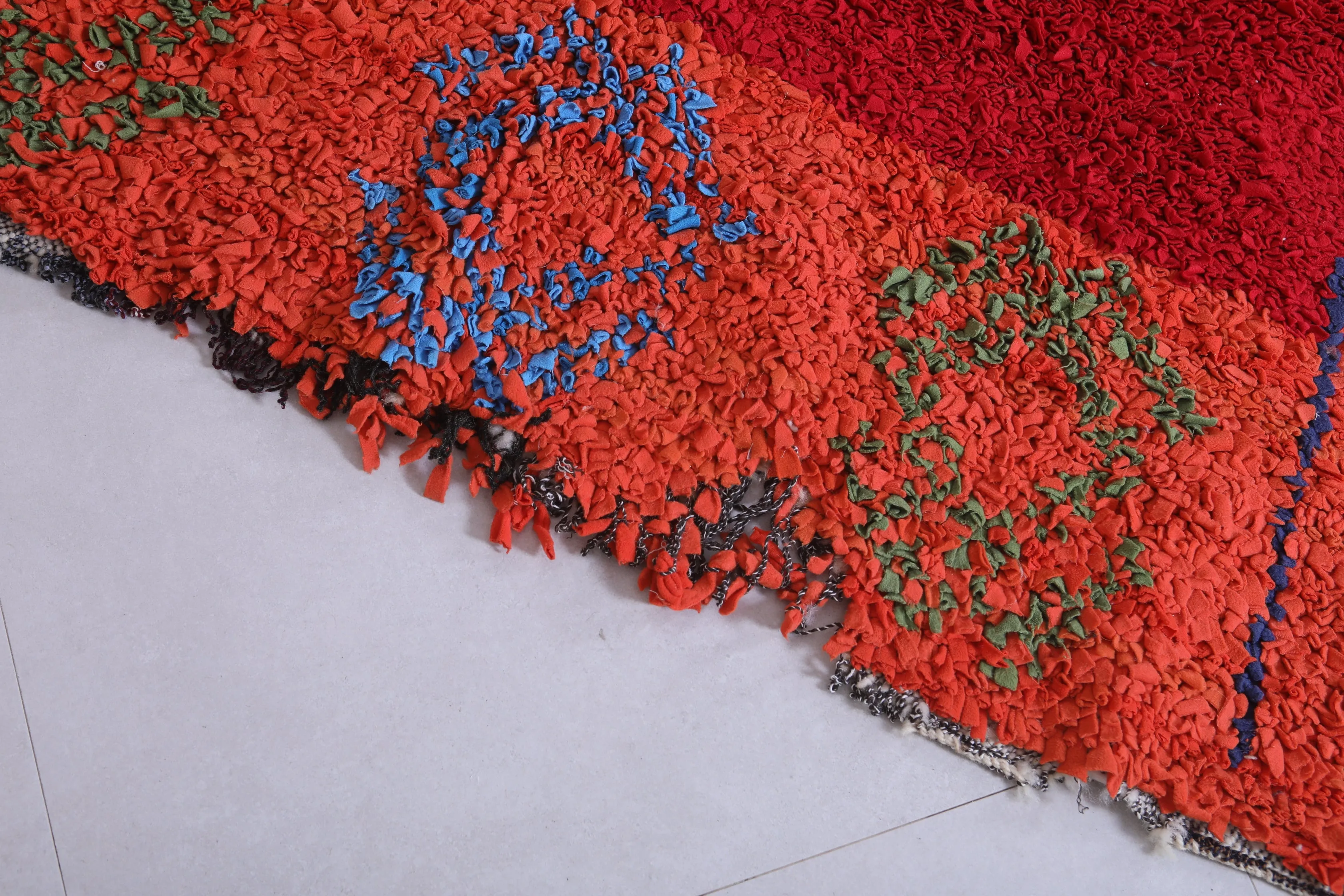 Moroccan Berber Rug – Bold Red with Central Diamond 5 x 7.8 ft
