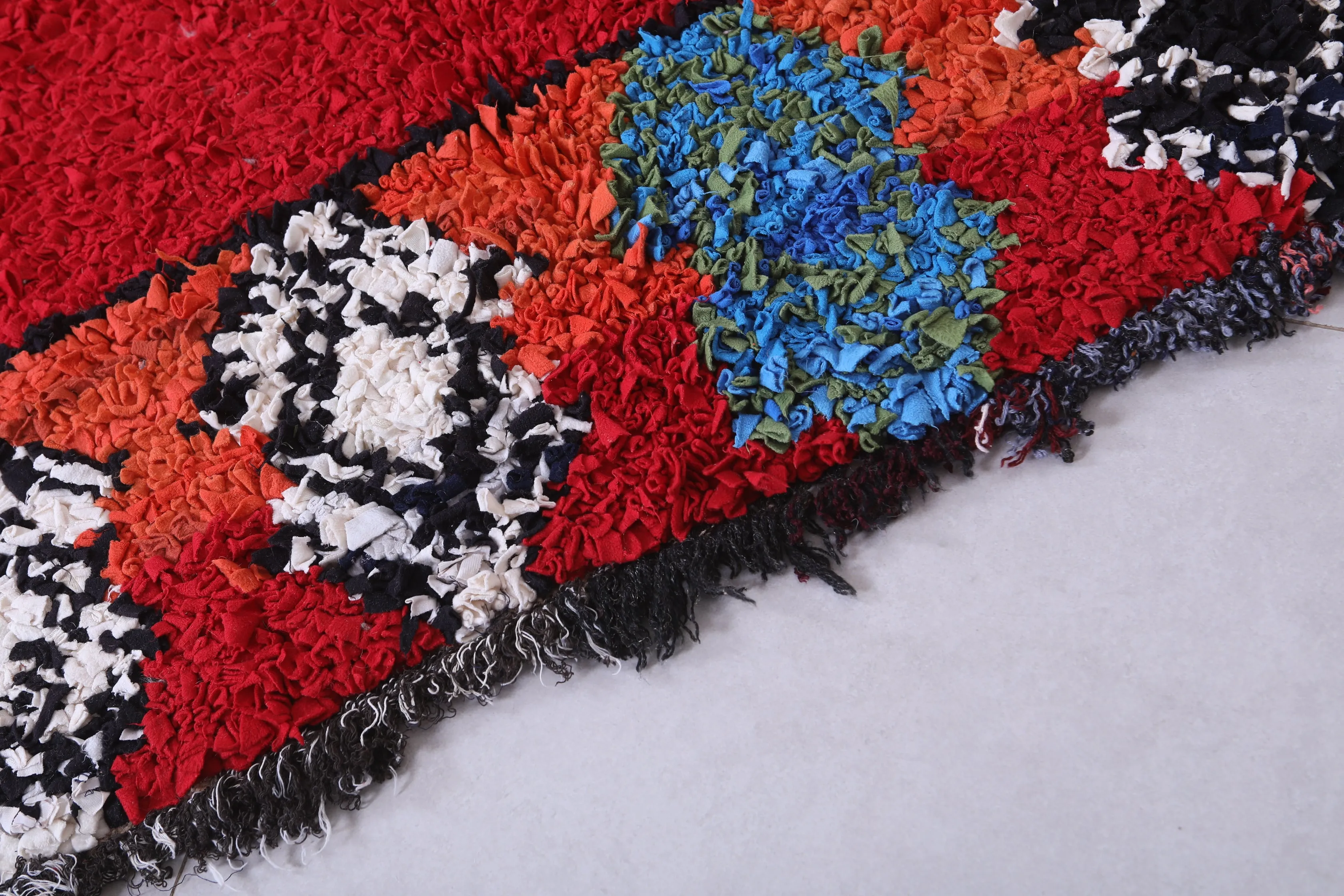 Moroccan Berber Rug – Bold Red with Central Diamond 5 x 7.8 ft