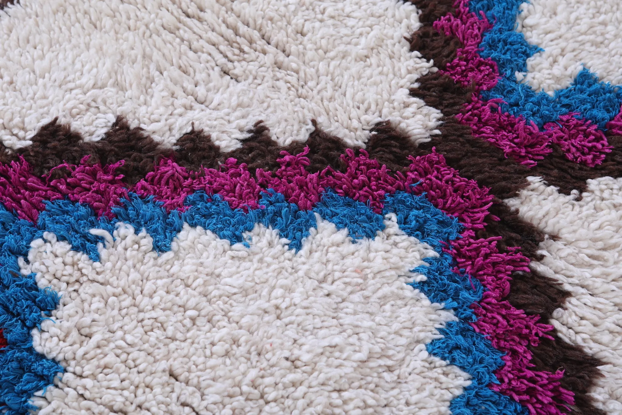Moroccan Handmade Rug – Bold Geometric Pattern 3.3 x 4.7 ft