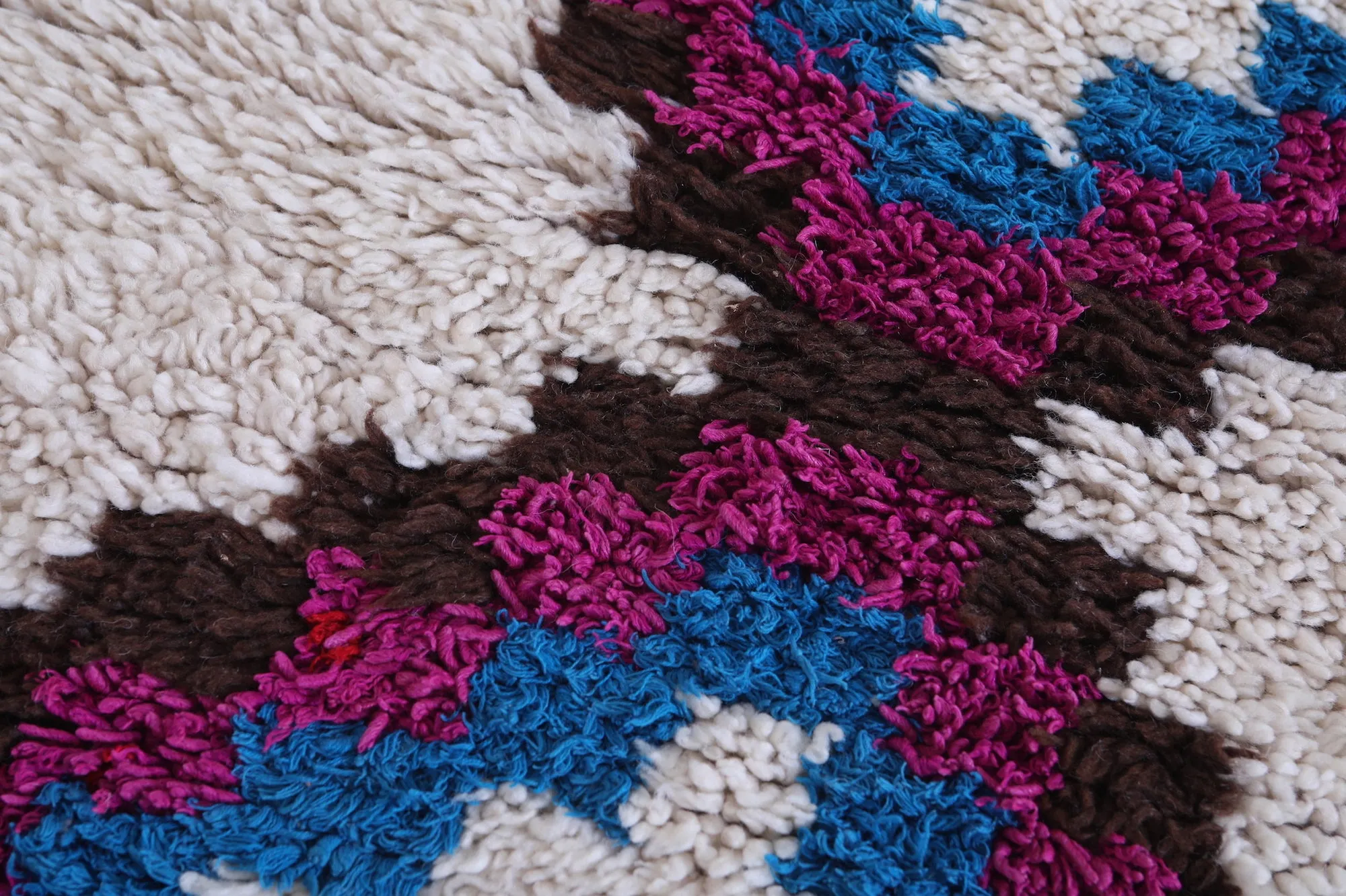 Moroccan Handmade Rug – Bold Geometric Pattern 3.3 x 4.7 ft