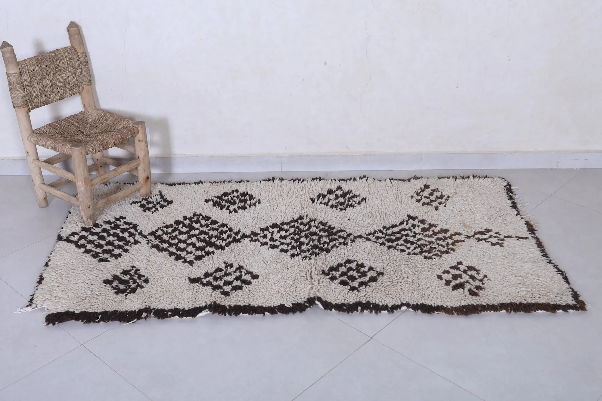 Moroccan Rug 2.7 X 6.6 Feet – Handwoven Geometric Diamond Design