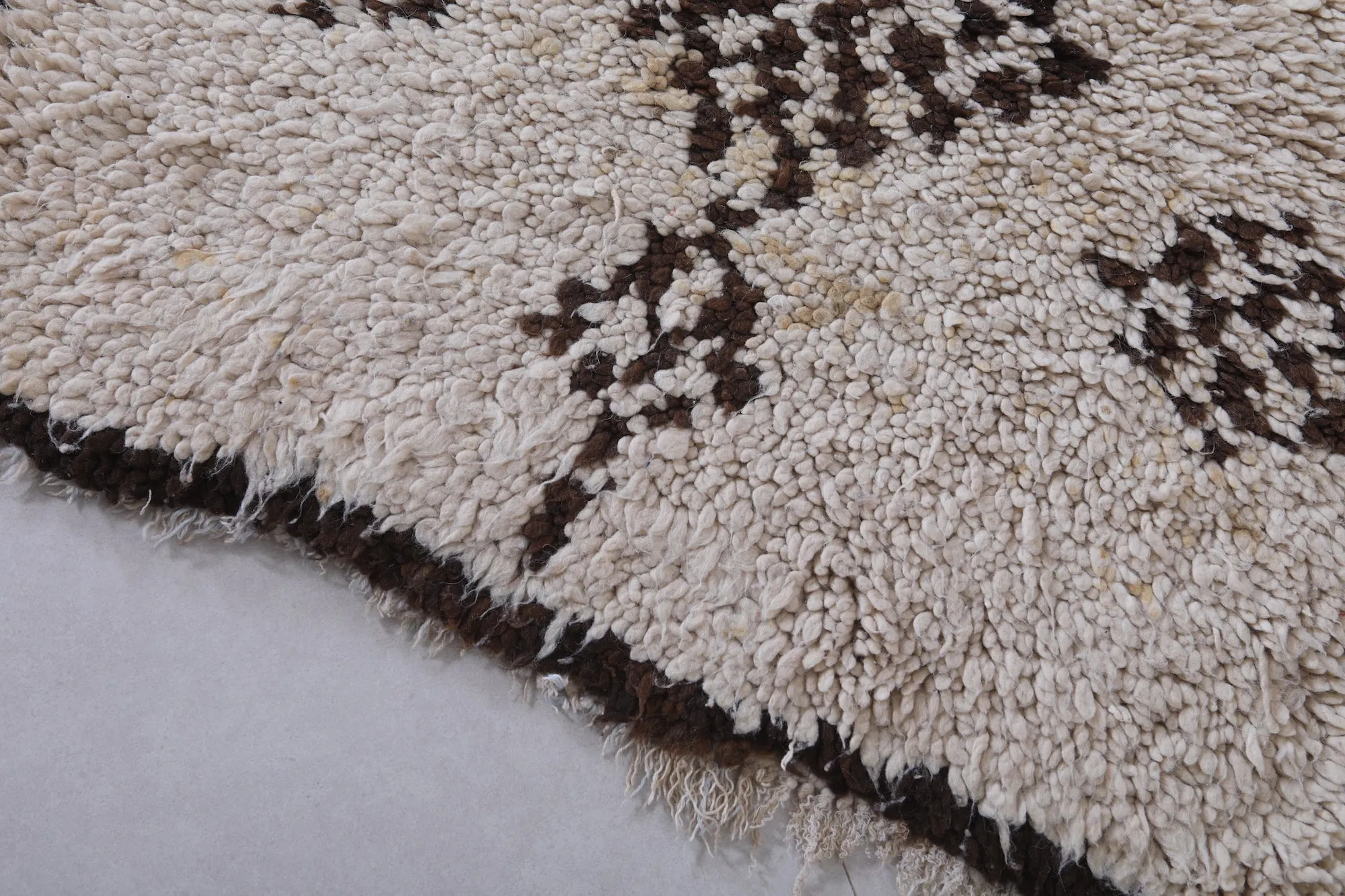 Moroccan Rug 2.7 X 6.6 Feet – Handwoven Geometric Diamond Design
