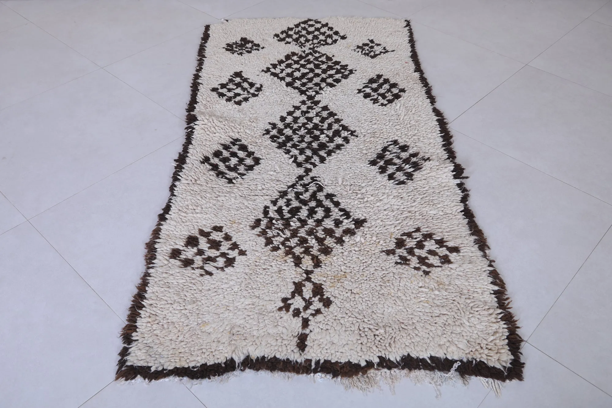 Moroccan Rug 2.7 X 6.6 Feet – Handwoven Geometric Diamond Design