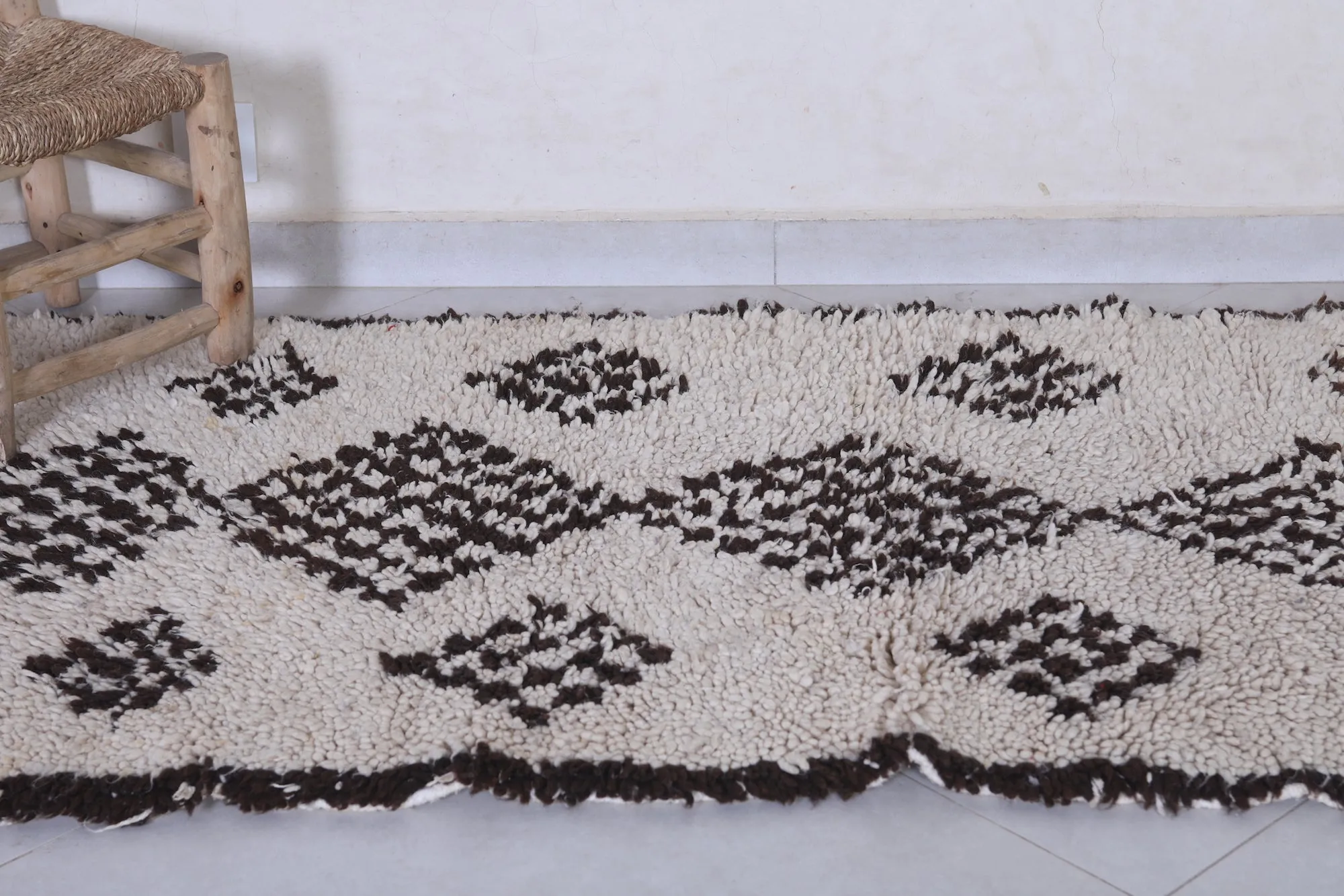 Moroccan Rug 2.7 X 6.6 Feet – Handwoven Geometric Diamond Design