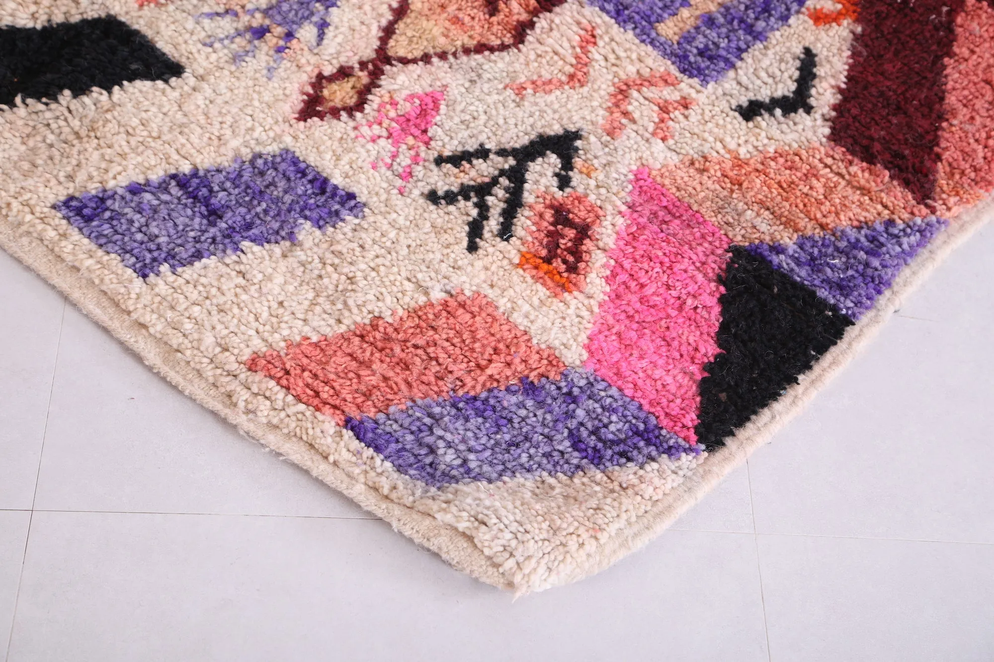 Moroccan Rug 4.7 x 8.3 Feet - Geometric Design