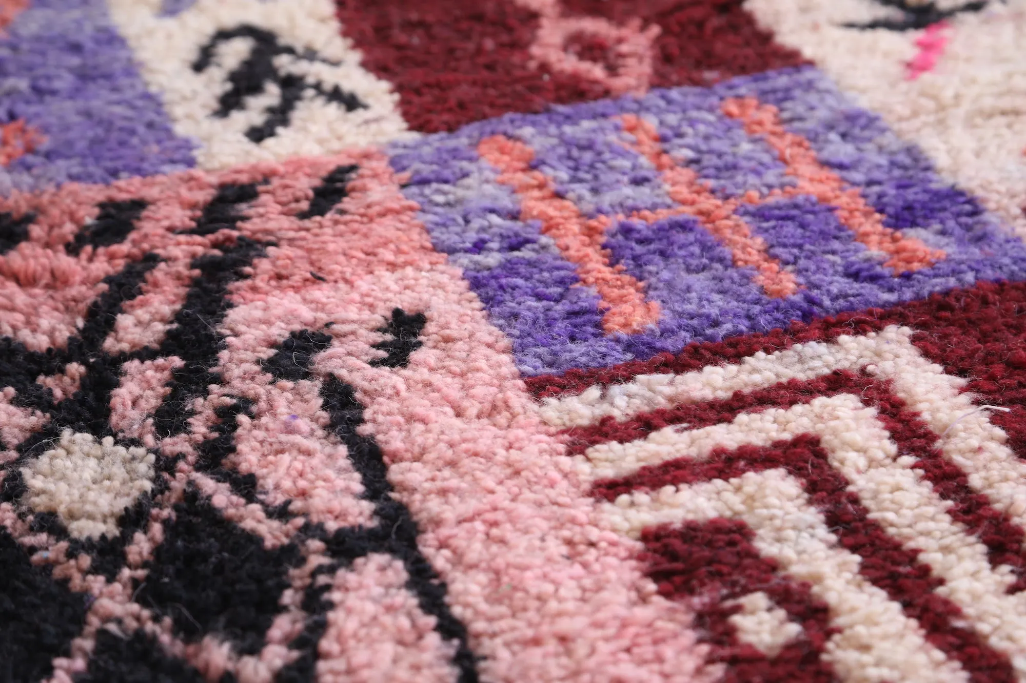 Moroccan Rug 4.7 x 8.3 Feet - Geometric Design
