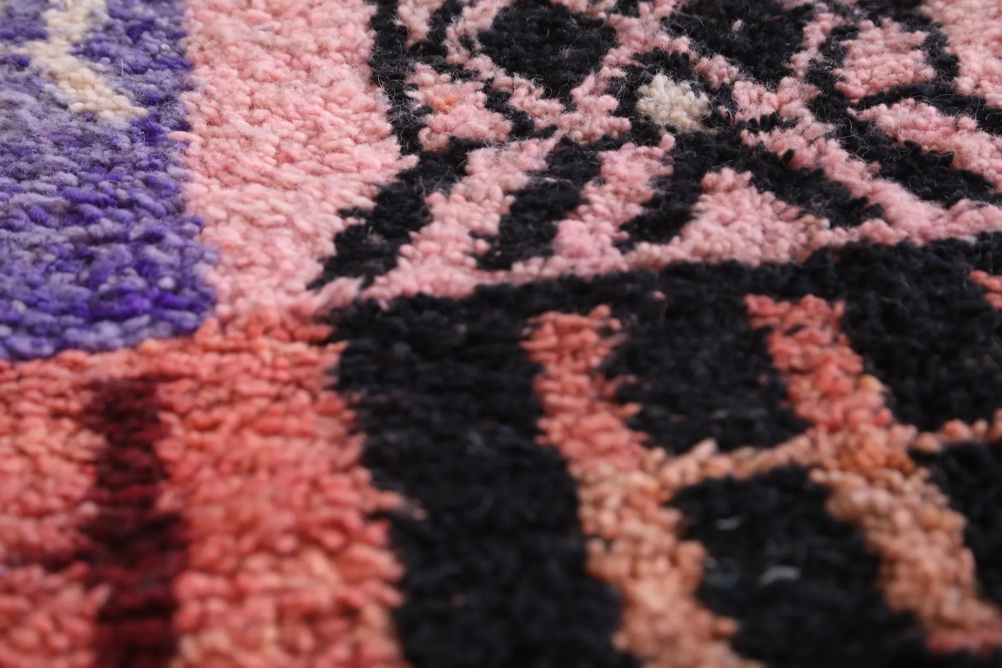 Moroccan Rug 4.7 x 8.3 Feet - Geometric Design