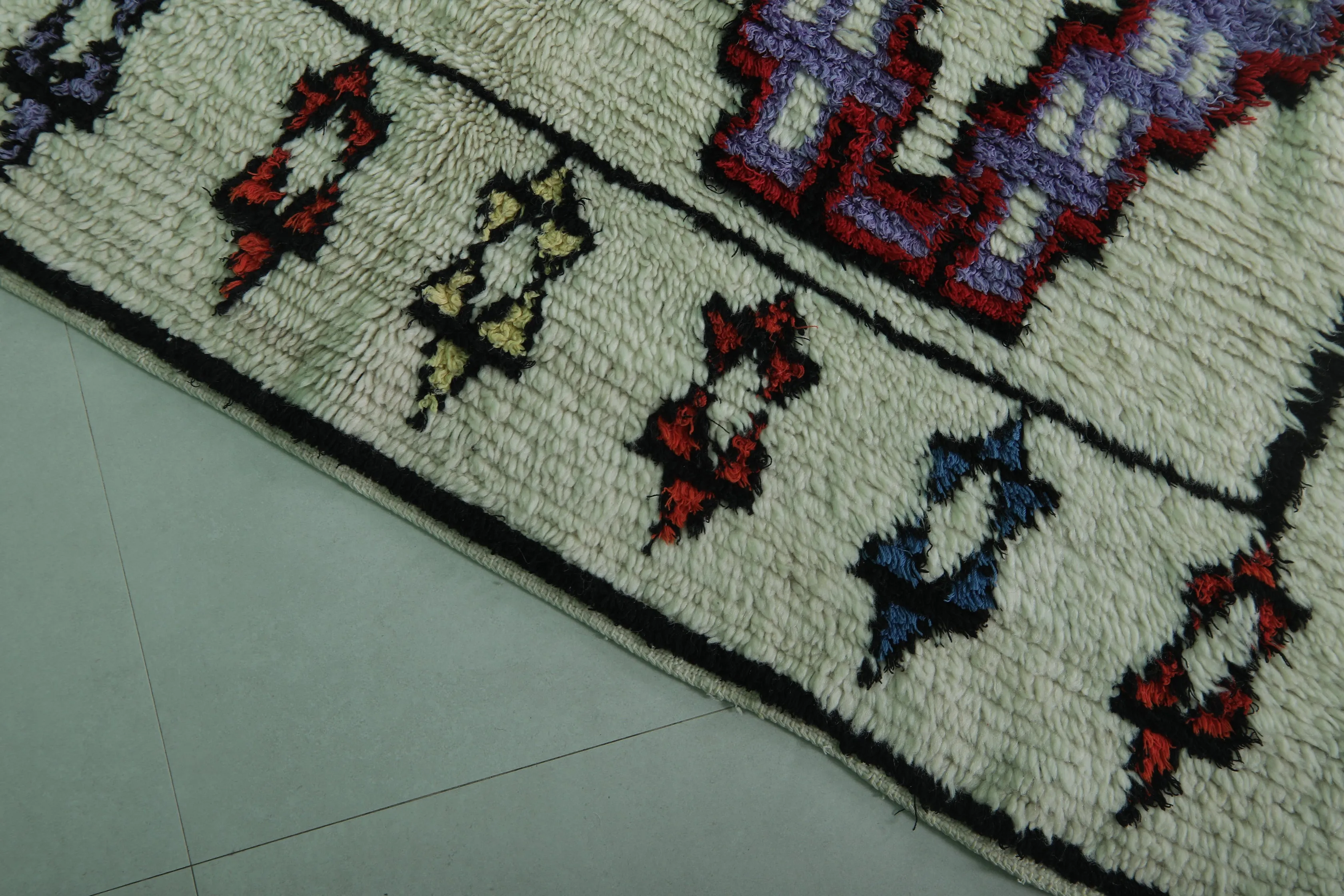 Moroccan Rug - 5.1 x 9.7 ft with Unique Geometric Patterns