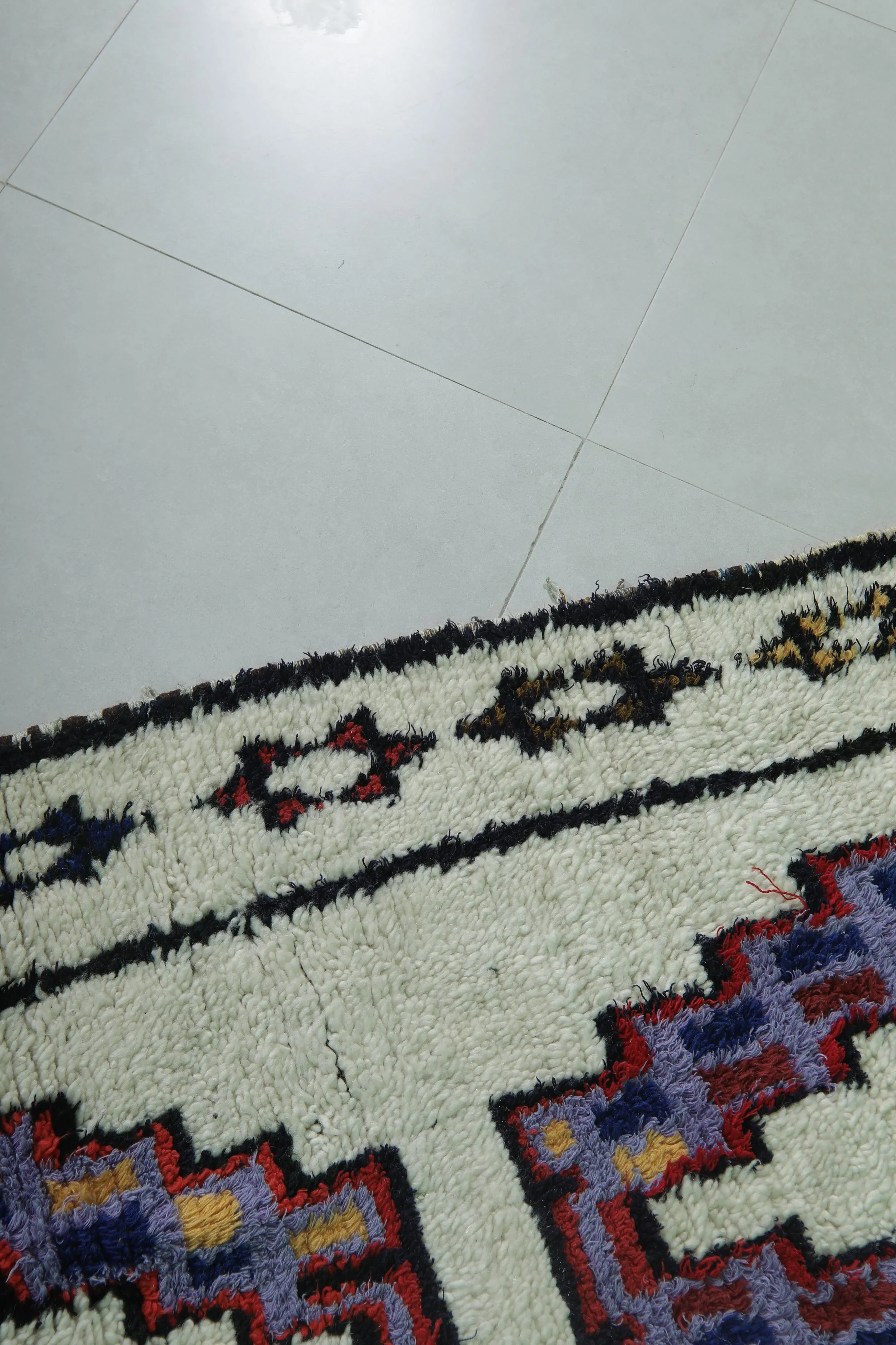 Moroccan Rug - 5.1 x 9.7 ft with Unique Geometric Patterns