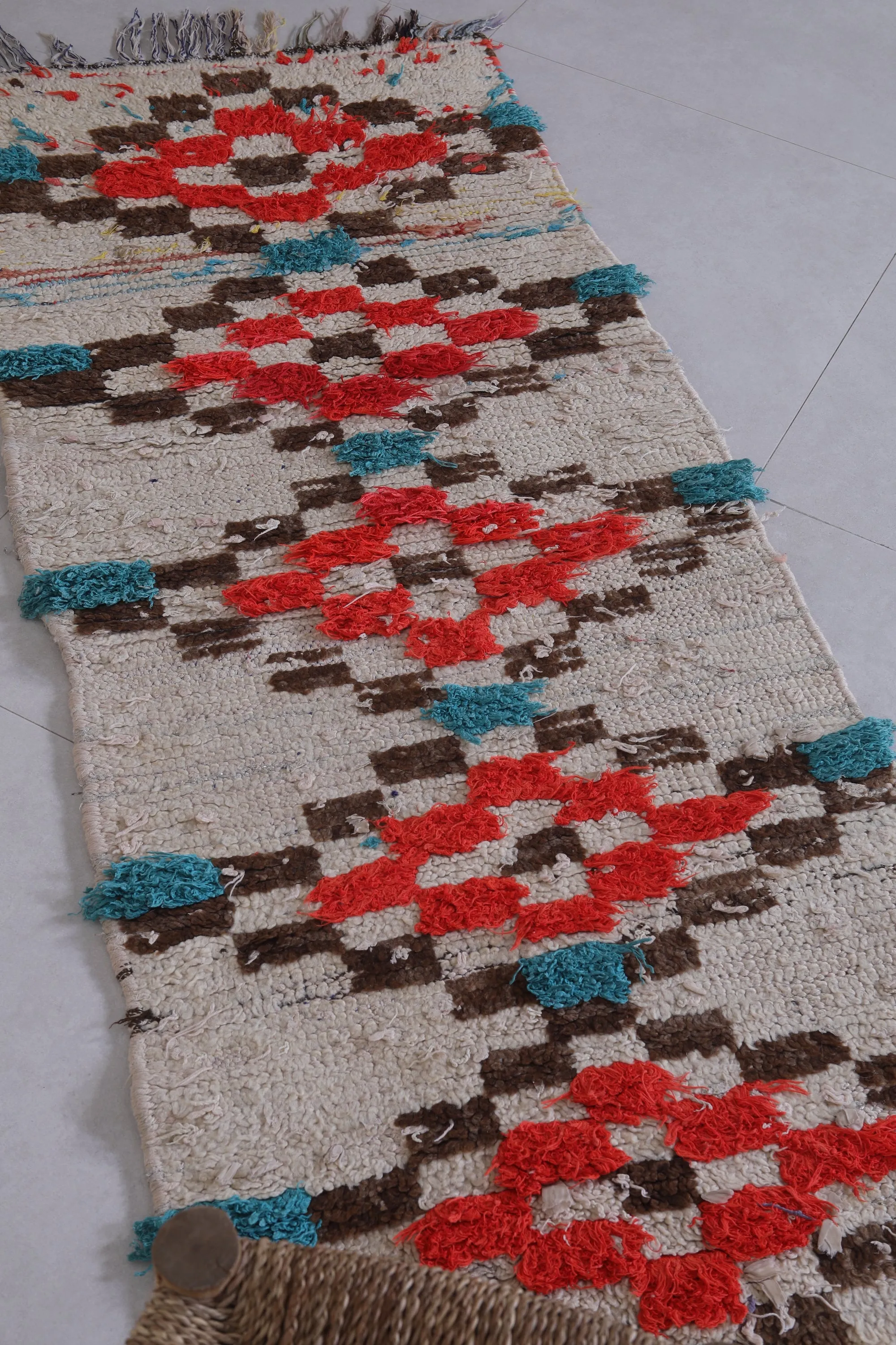 Moroccan Rug with Bold Geometric Pattern – 2.2 x 5.7 ft