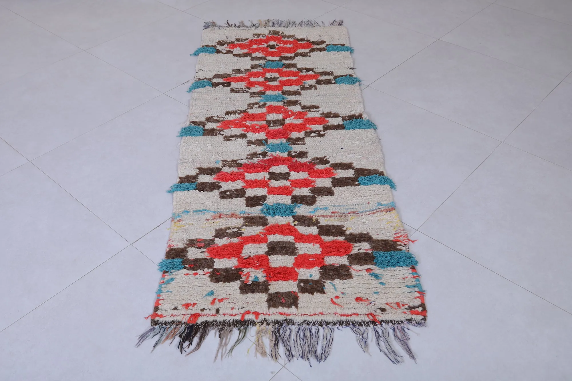 Moroccan Rug with Bold Geometric Pattern – 2.2 x 5.7 ft