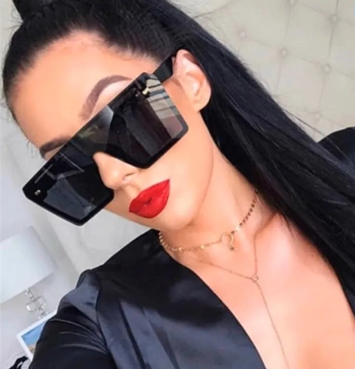 OVER SIZED PLASTIC FRAME SUNGLASSES