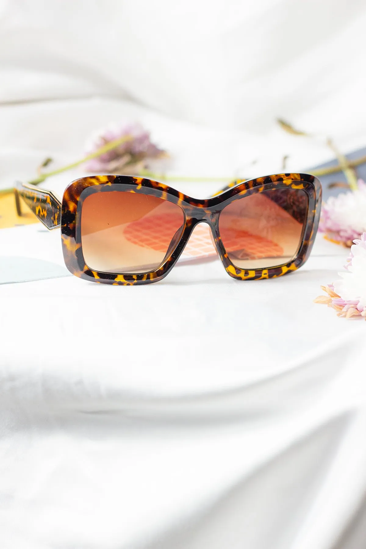 Oversized Chunky Cat Eye Angular Sunglasses