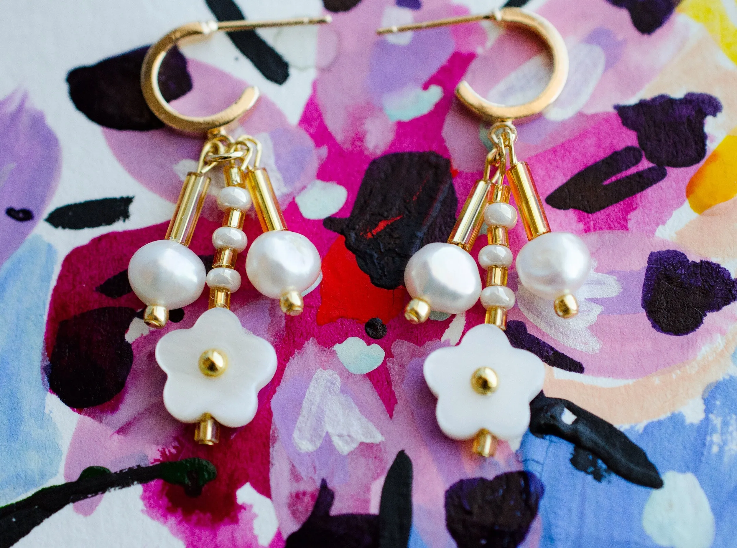 Pearl flower dangle earrings, Beaded charm earrings, Flower hoop earrings, Dainty Hoops, dangle huggie hoops,Pearl earrings, Flower earrings