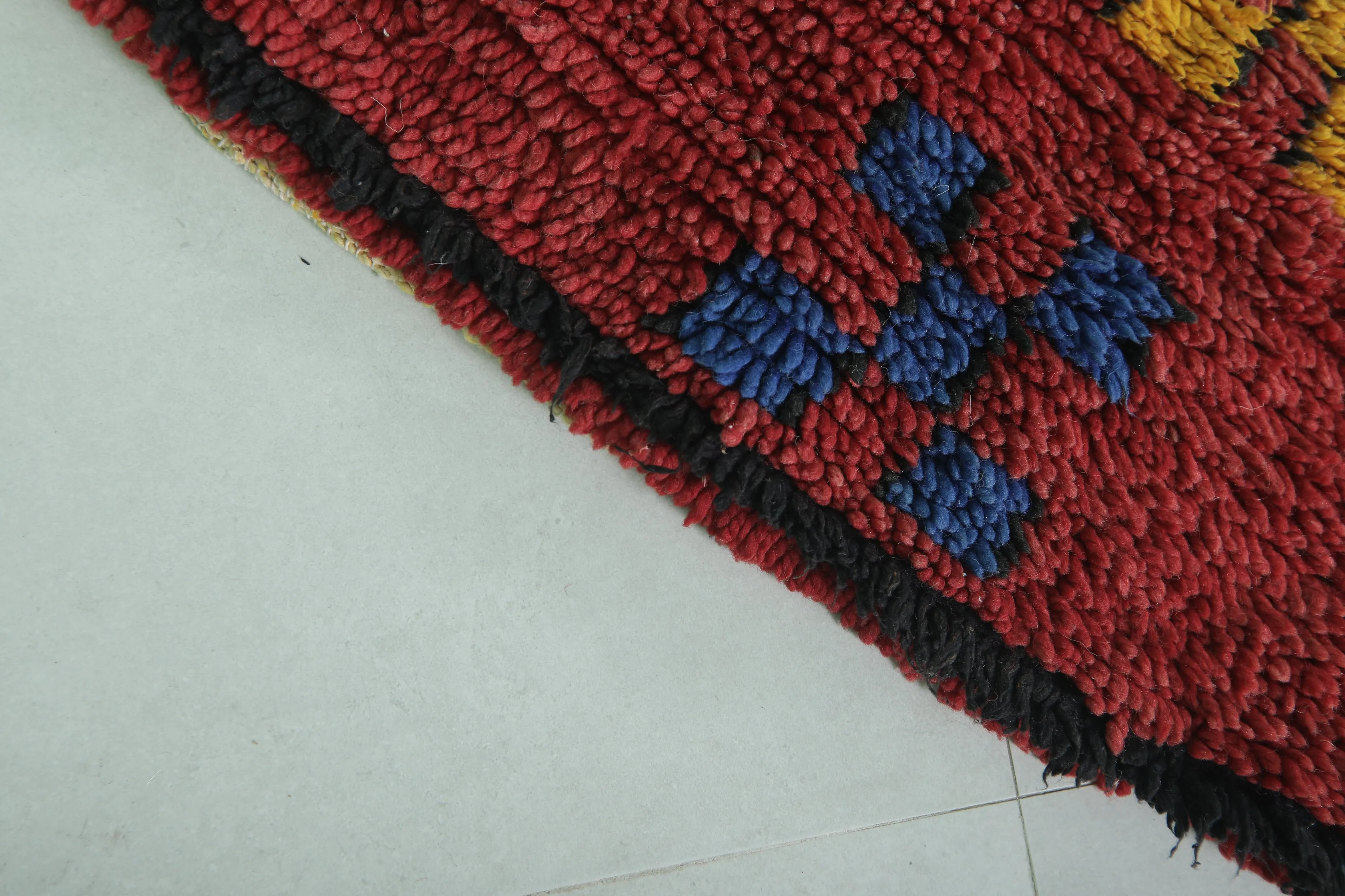 Red Moroccan Rug 4.3 x 7.3 ft - Handmade Wool Vintage Carpet