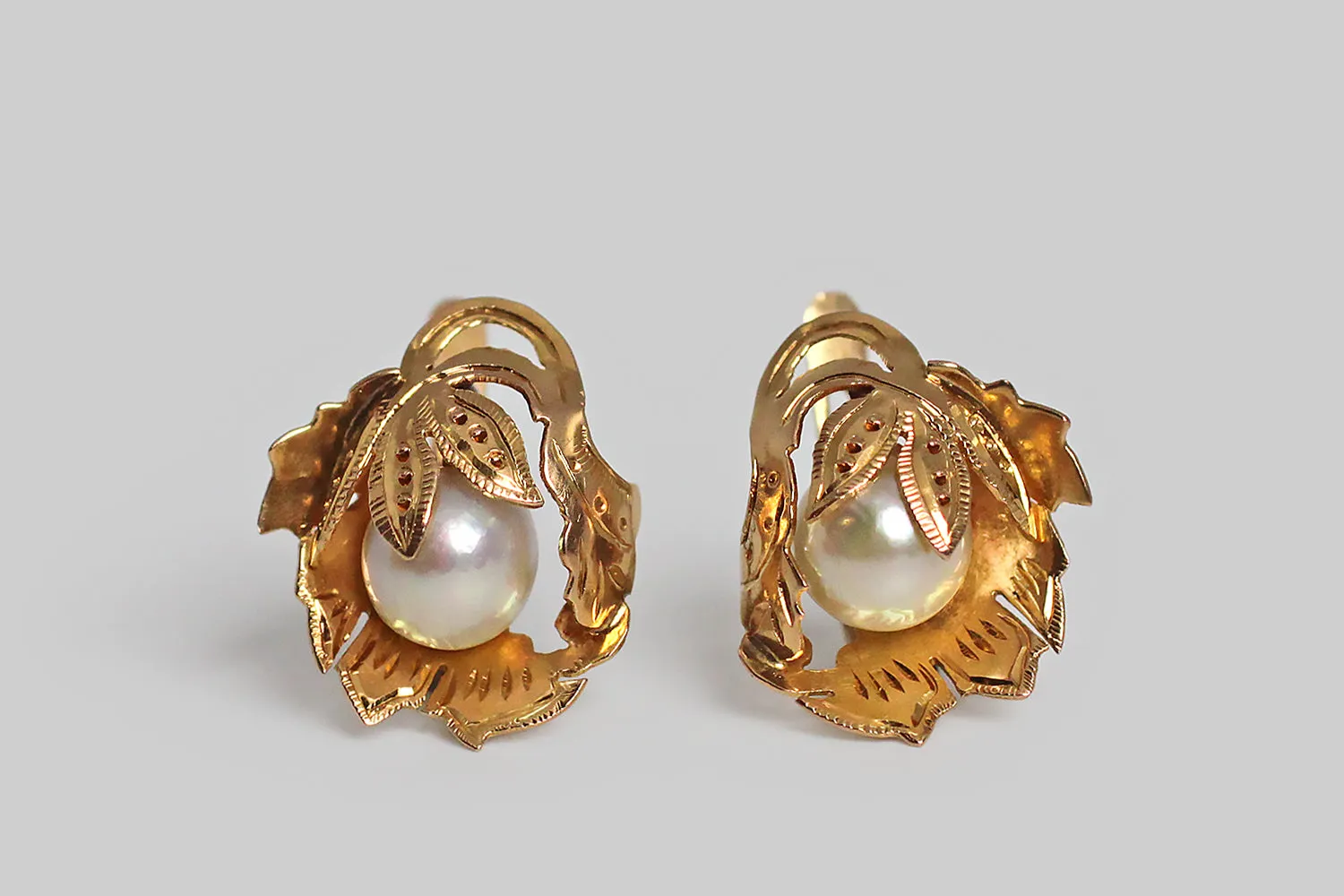 Retro Era Sheltered Pearl Folate Earrings in 18k Gold