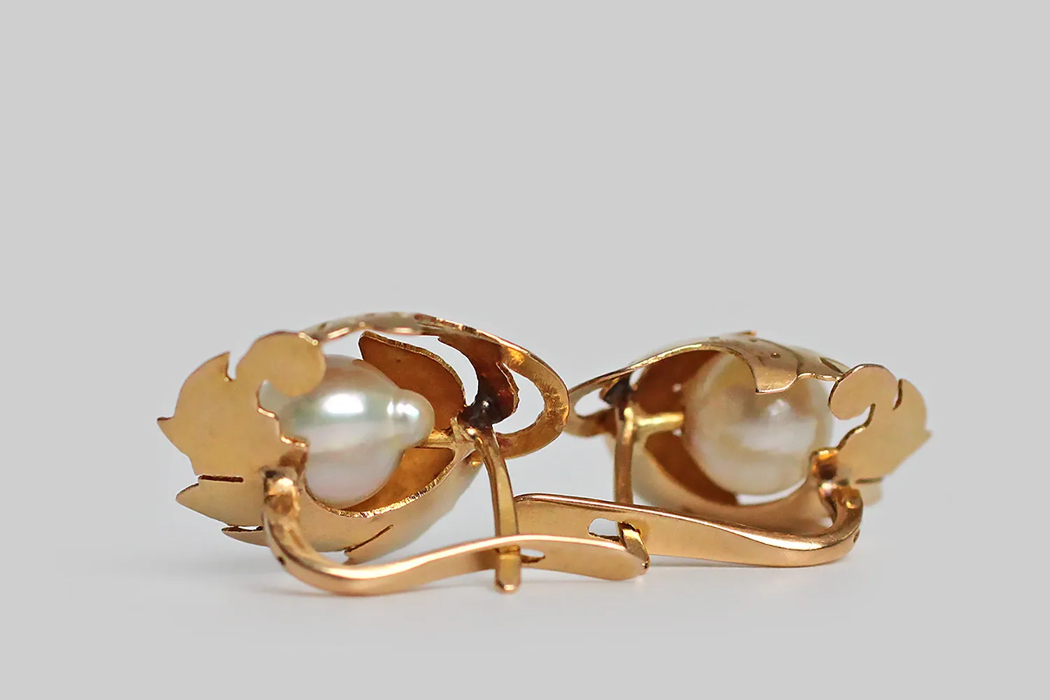 Retro Era Sheltered Pearl Folate Earrings in 18k Gold