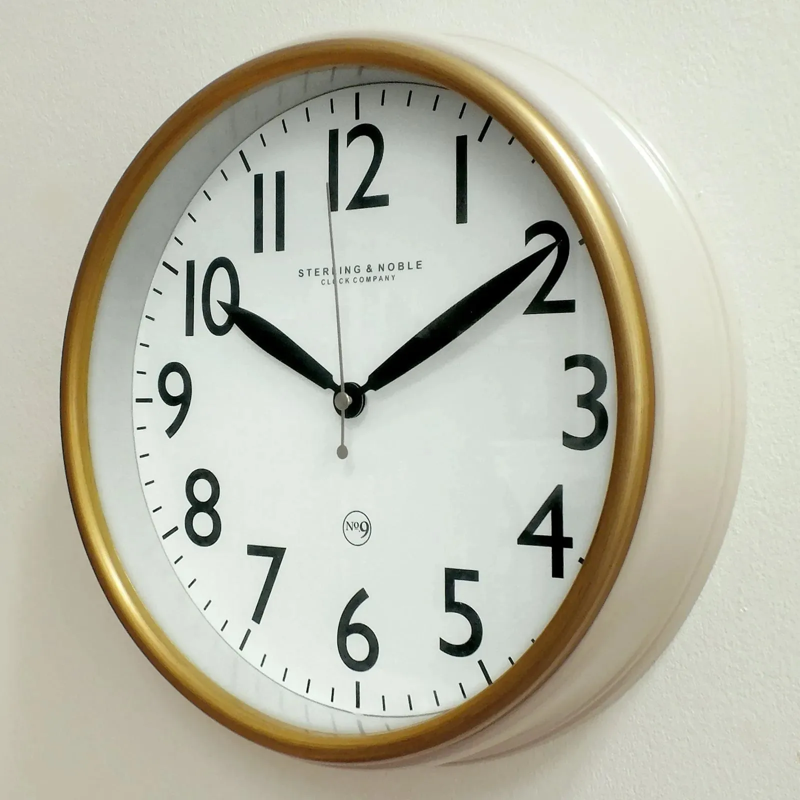 Retro Style Round Wall Clock with Gold Bezel and Quartz Movement